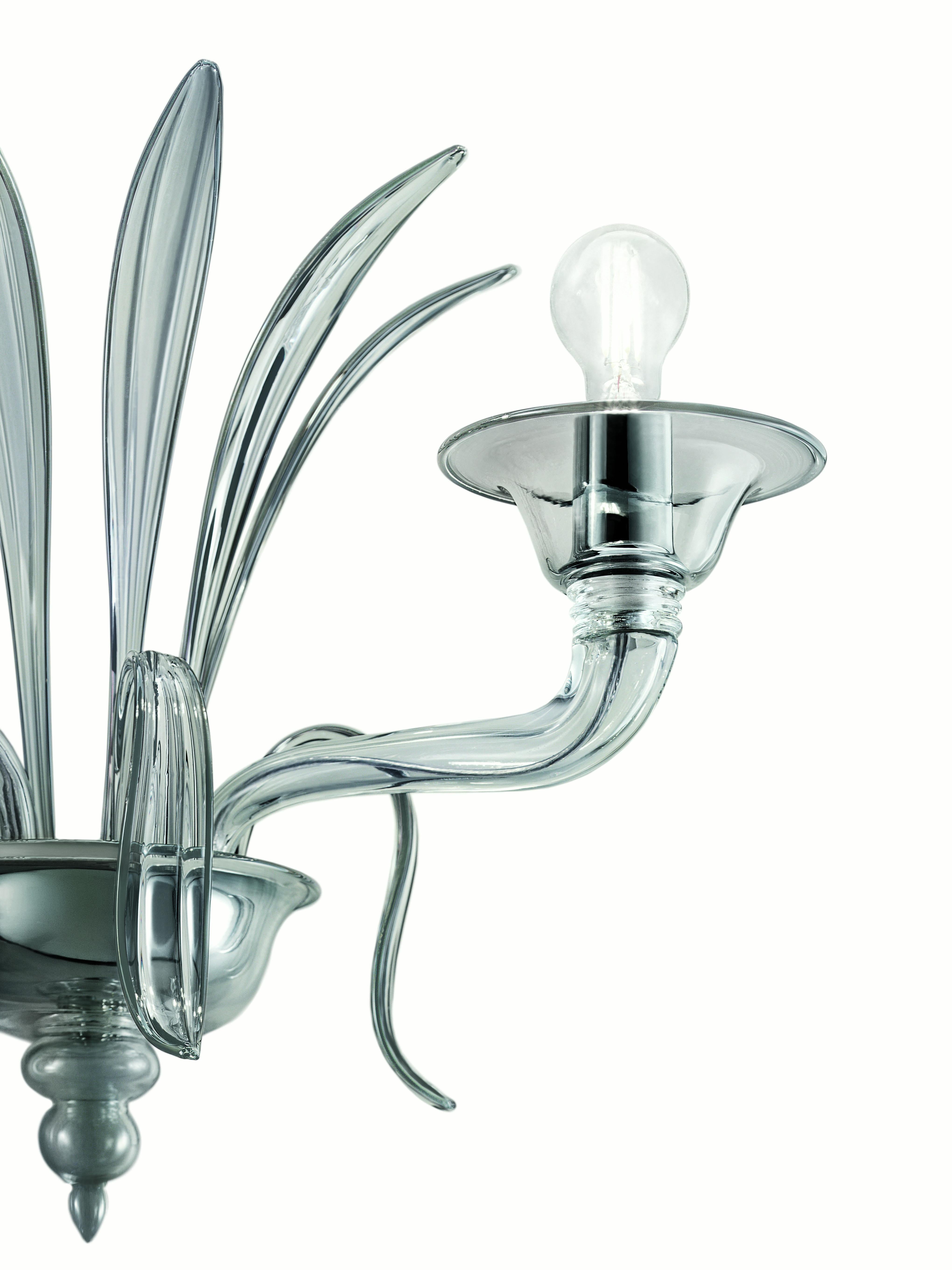 Wall sconces in Venetian crystal handcrafted by our expert master glassmakers. These refined creations add elegance and class to any decor, classic or modern. They represent an approach to luxury that combines an age-old tradition with the most