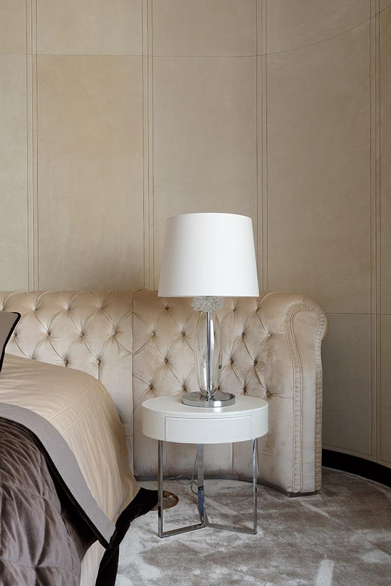 An oval trunk, crystal spools created by hand using a Barovier&Toso patent: “rostrato”. A precious object of extraordinary elegance and refinement, capable of satisfying the most demanding and sophisticated customers.

