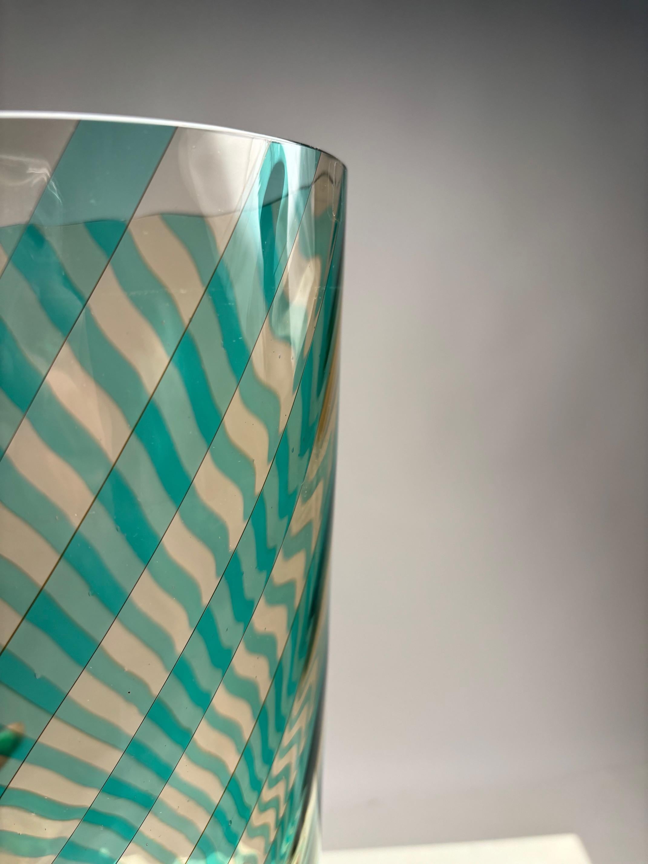 Jarrón de cristal soplado de Murano VeArt, Italia (Firmado) finales del siglo XX en venta