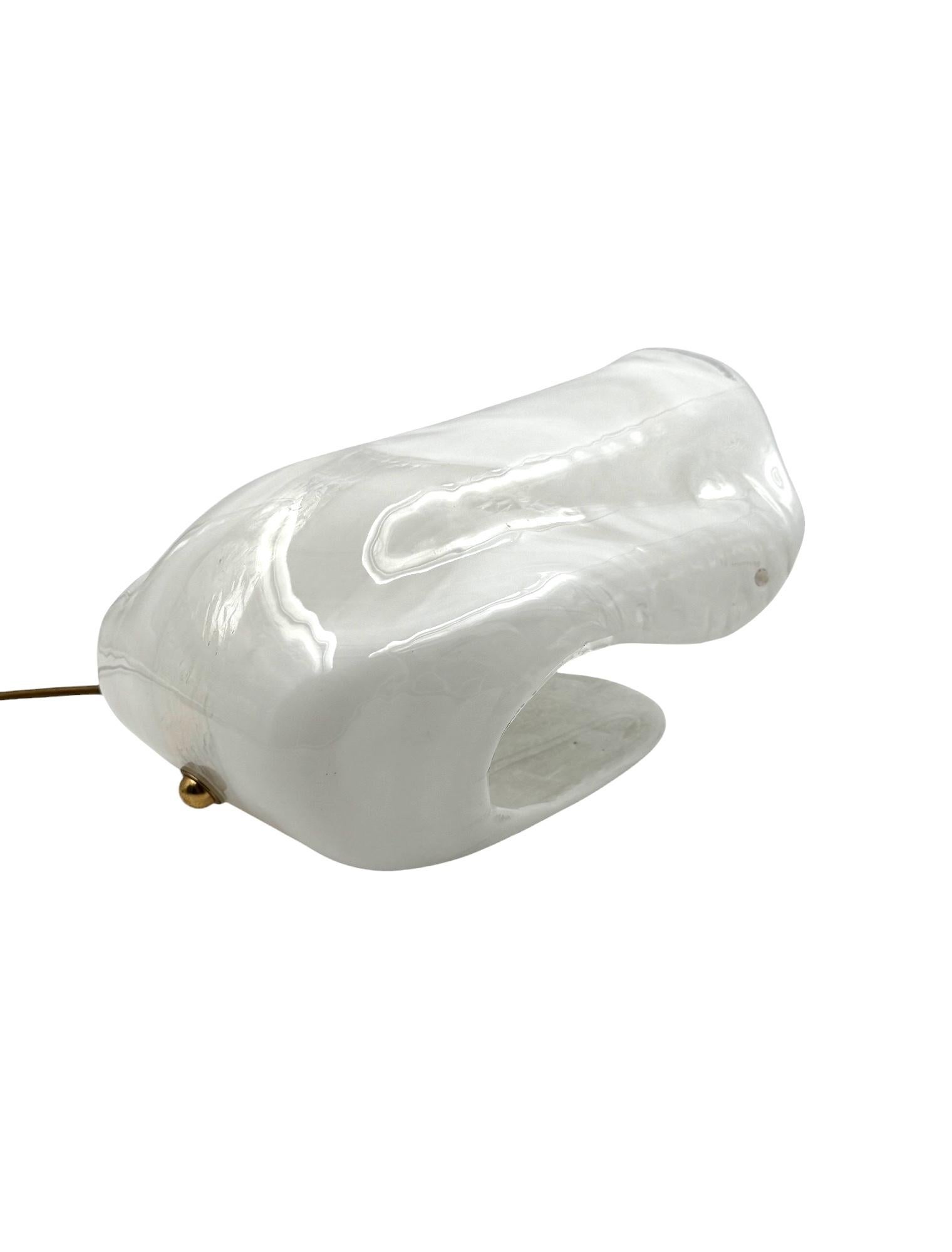 Late 20th Century Lampe de table sculpturale en verre soufflé de Murano en forme de coquillage, La Murrina Italie 1970 en vente
