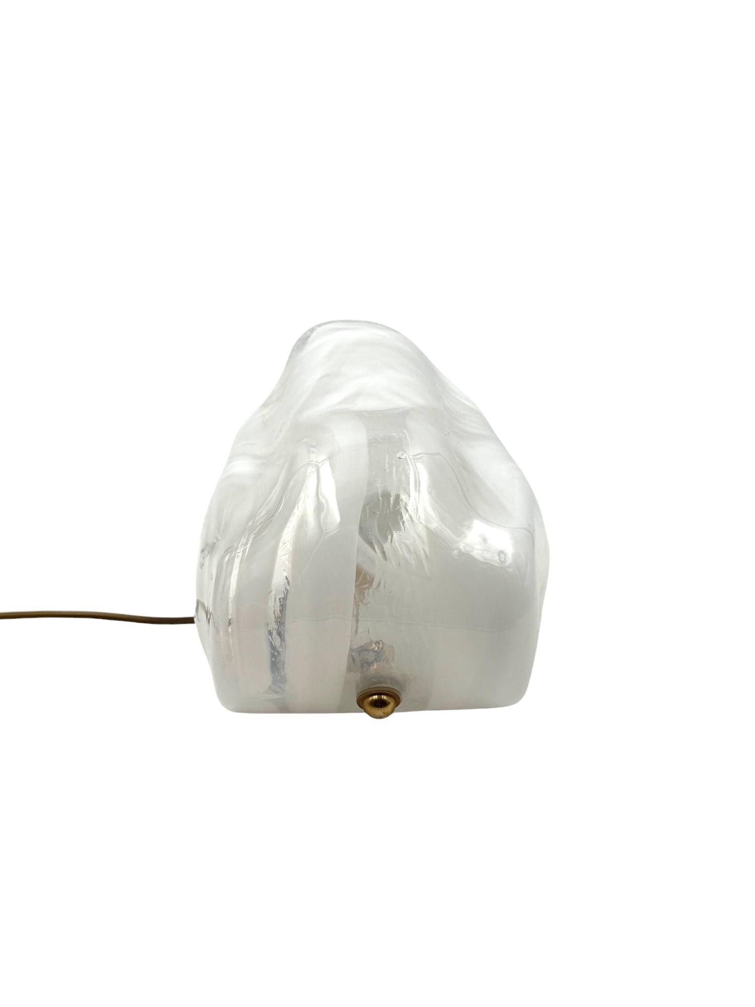 Verre de Murano Lampe de table sculpturale en verre soufflé de Murano en forme de coquillage, La Murrina Italie 1970 en vente