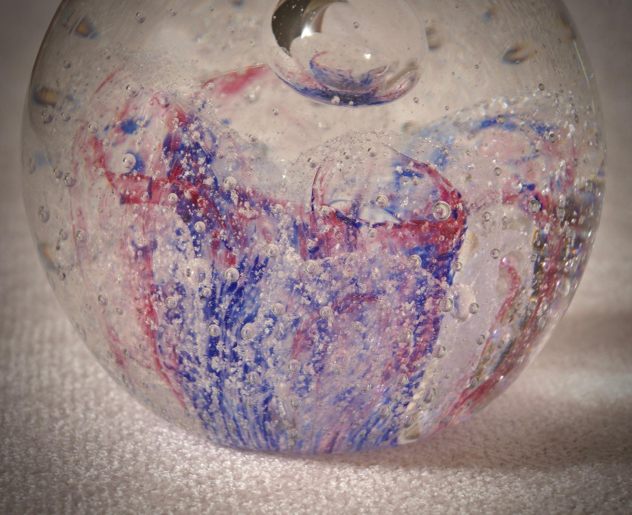 Fin du 20e siècle Sphère en verre d'art bleu et rose de Murano, 1980 en vente