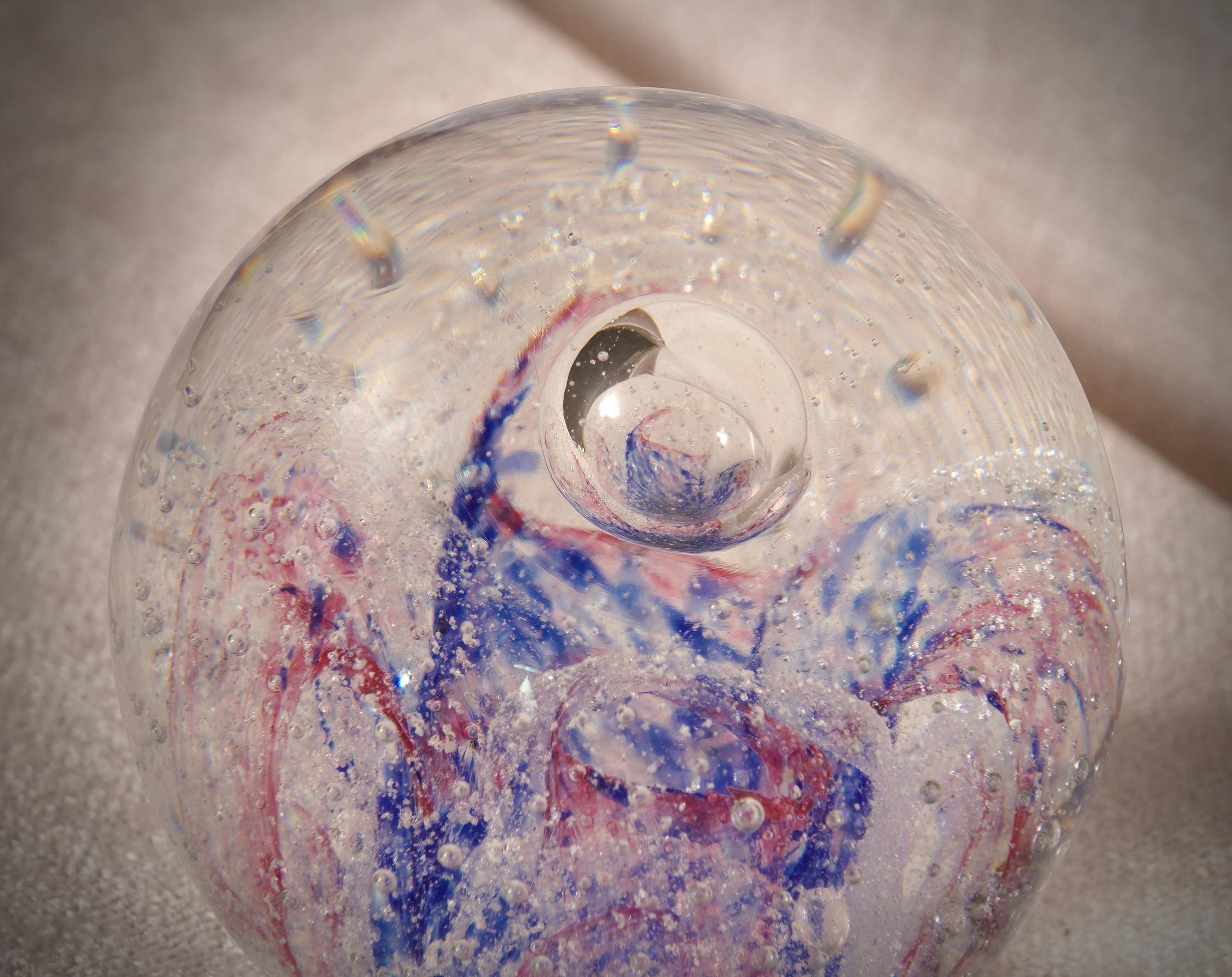 Sphère en verre d'art bleu et rose de Murano, 1980 en vente 1