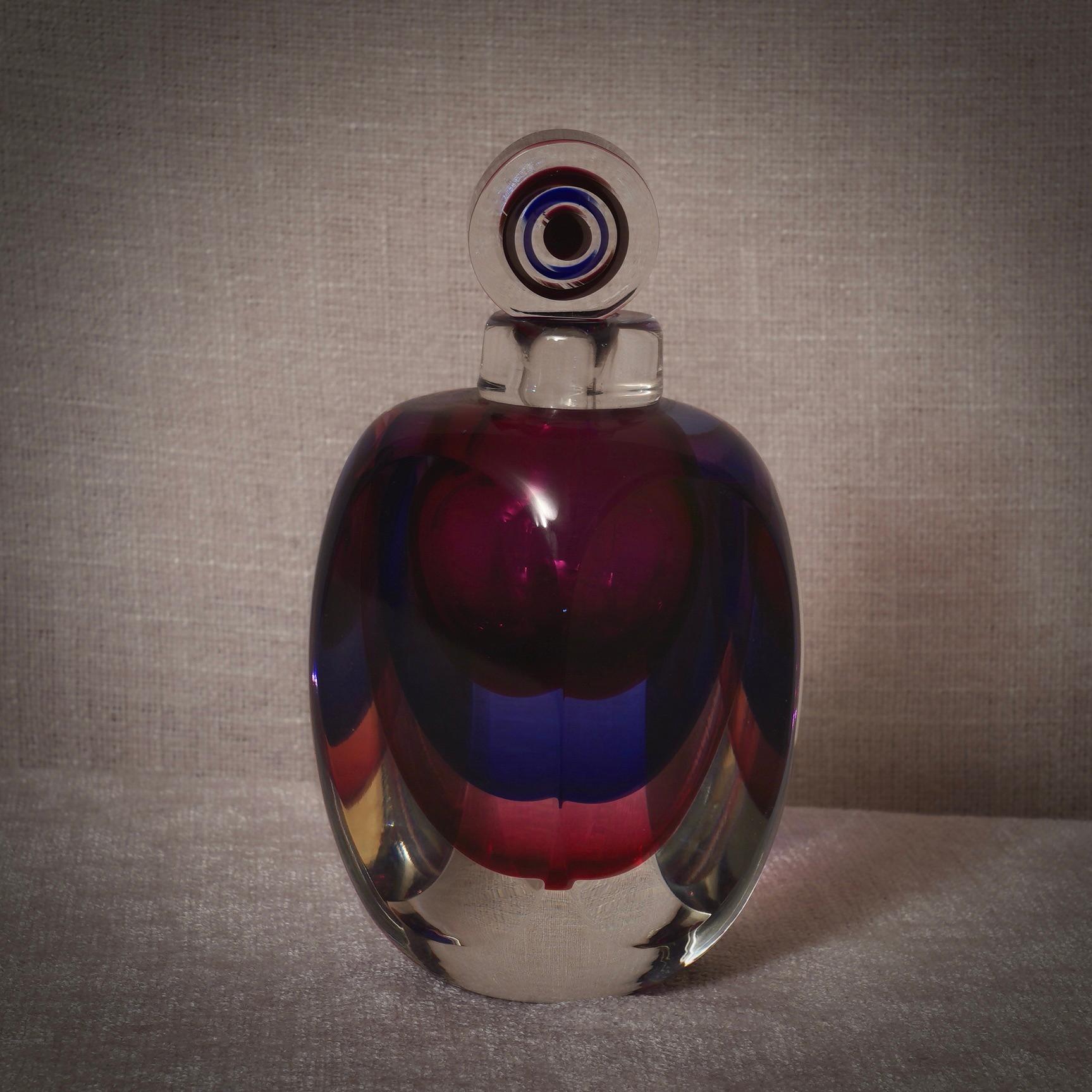 Murano Blau und Rosa Parfümflasche, 1990 (Muranoglas) im Angebot