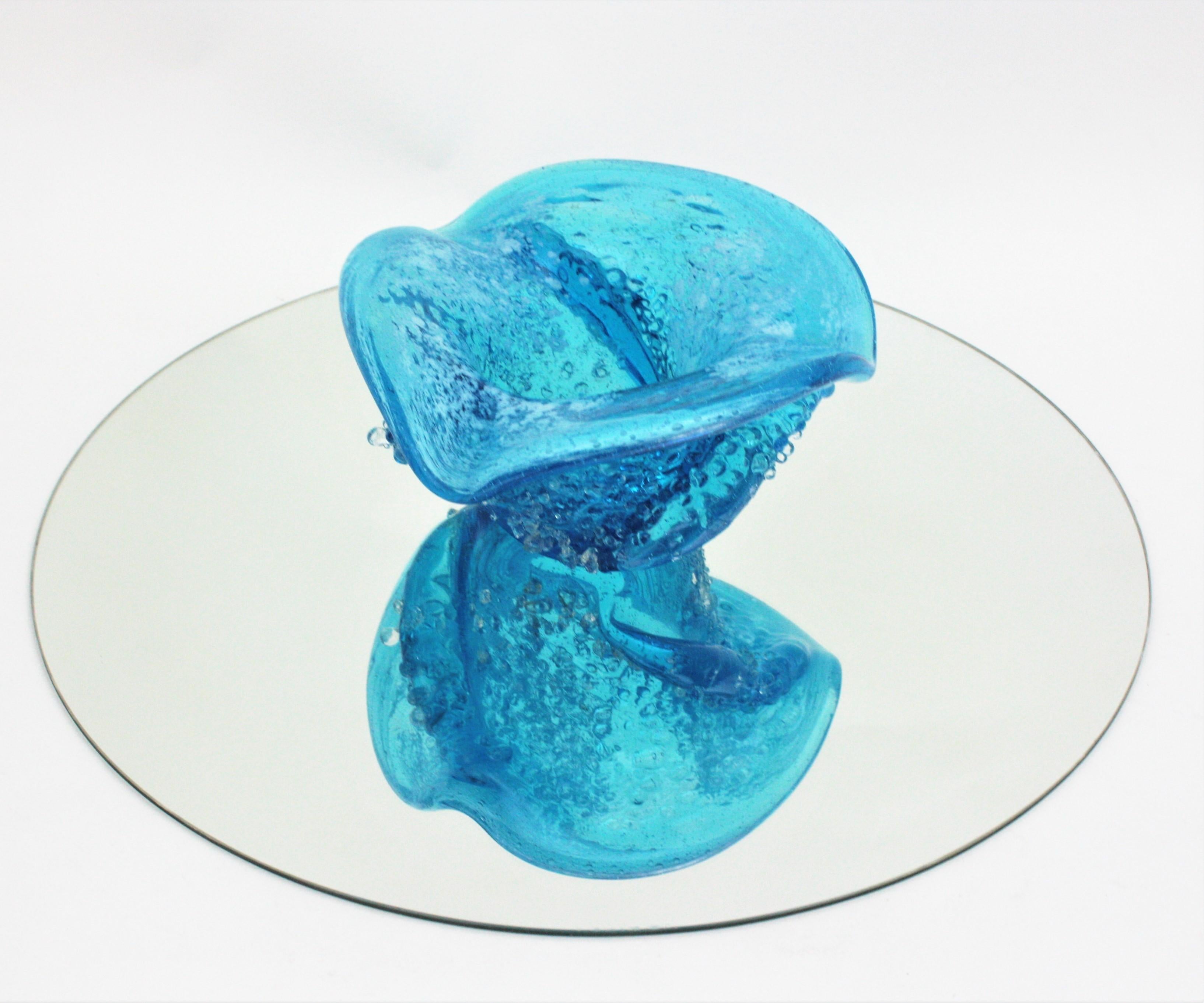 Bol de centre de table en verre d'art bleu de Murano avec gouttes de verre transparent appliquées en vente 6