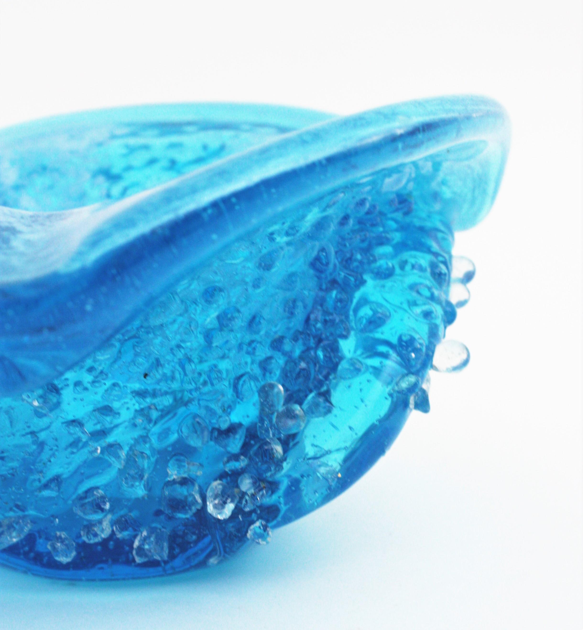 Bol de centre de table en verre d'art bleu de Murano avec gouttes de verre transparent appliquées en vente 10