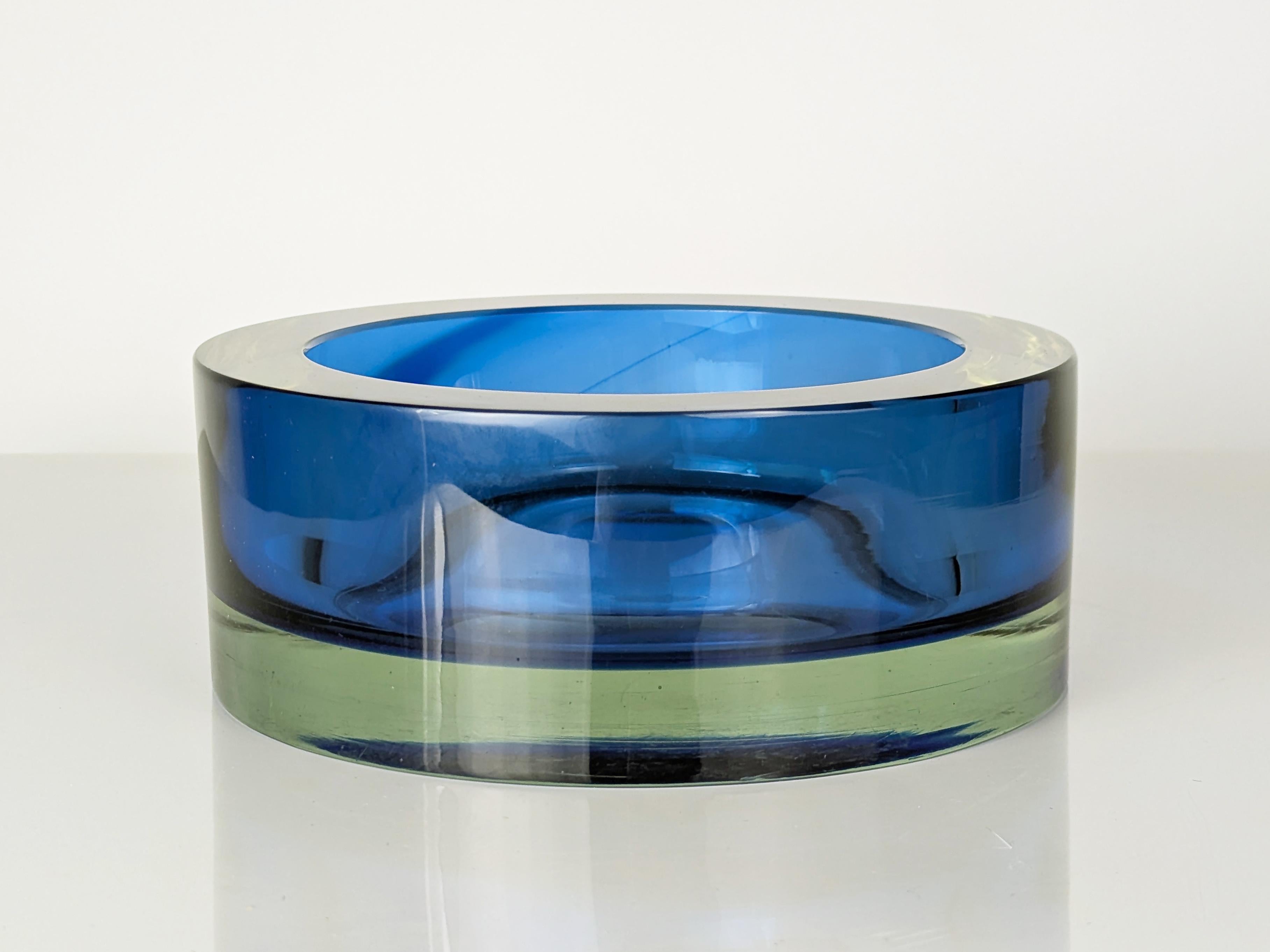 Murano blue & clear sommerso glass centerpiece/bowl by Seguso In Good Condition For Sale In Varese, Lombardia