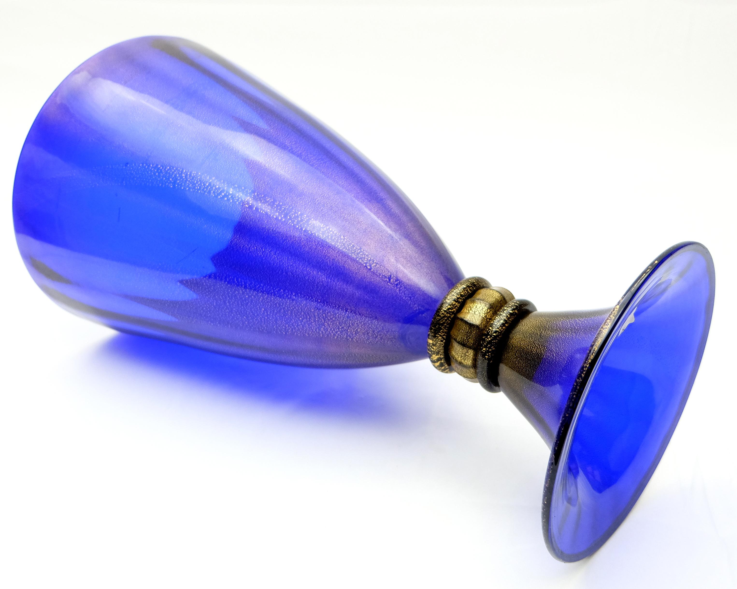 Murano Blue Glass 24-Karat Gold-Infused Vase von Gabbiani Venezia:: Italien im Angebot 4