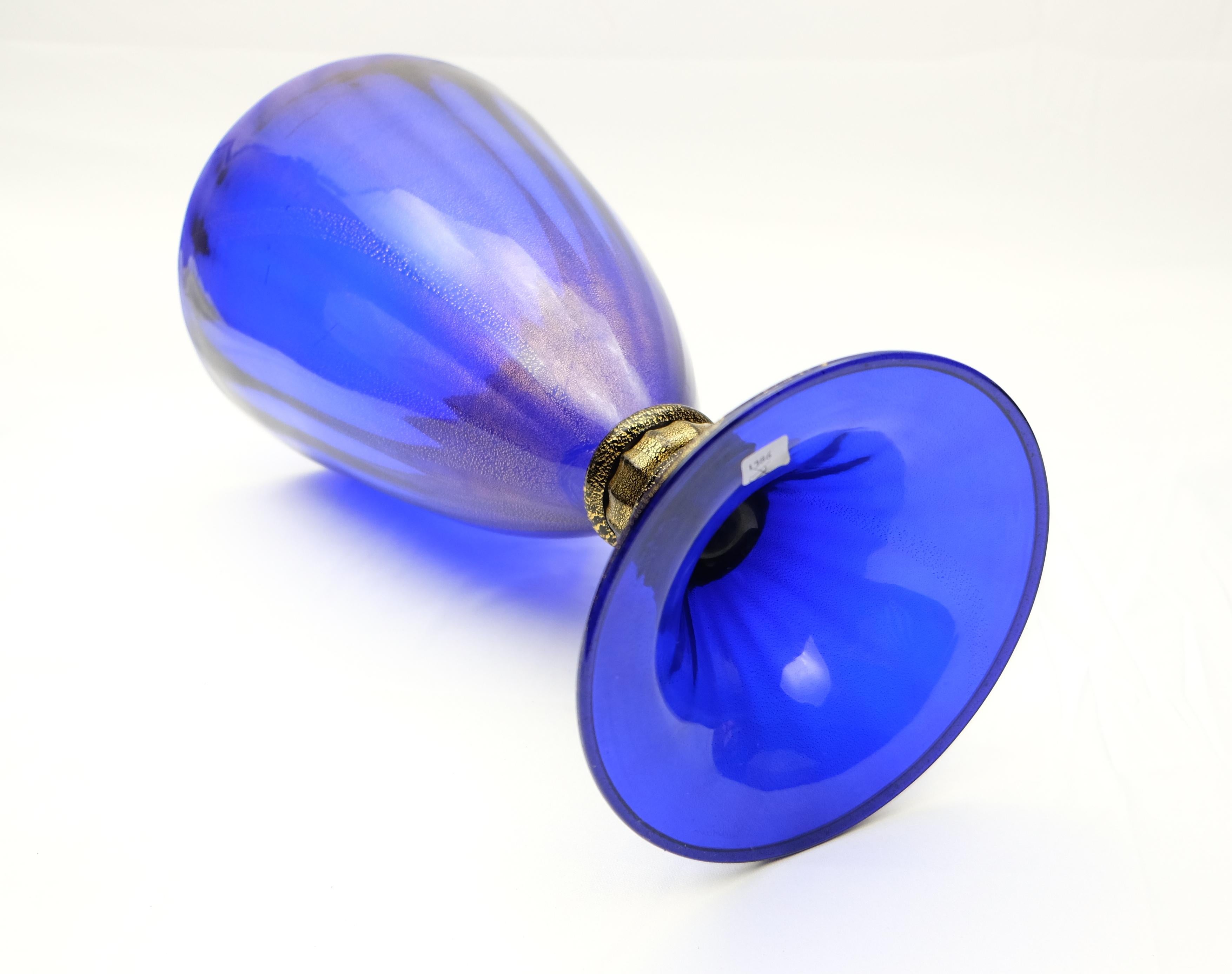 Murano Blue Glass 24-Karat Gold-Infused Vase von Gabbiani Venezia:: Italien im Angebot 5