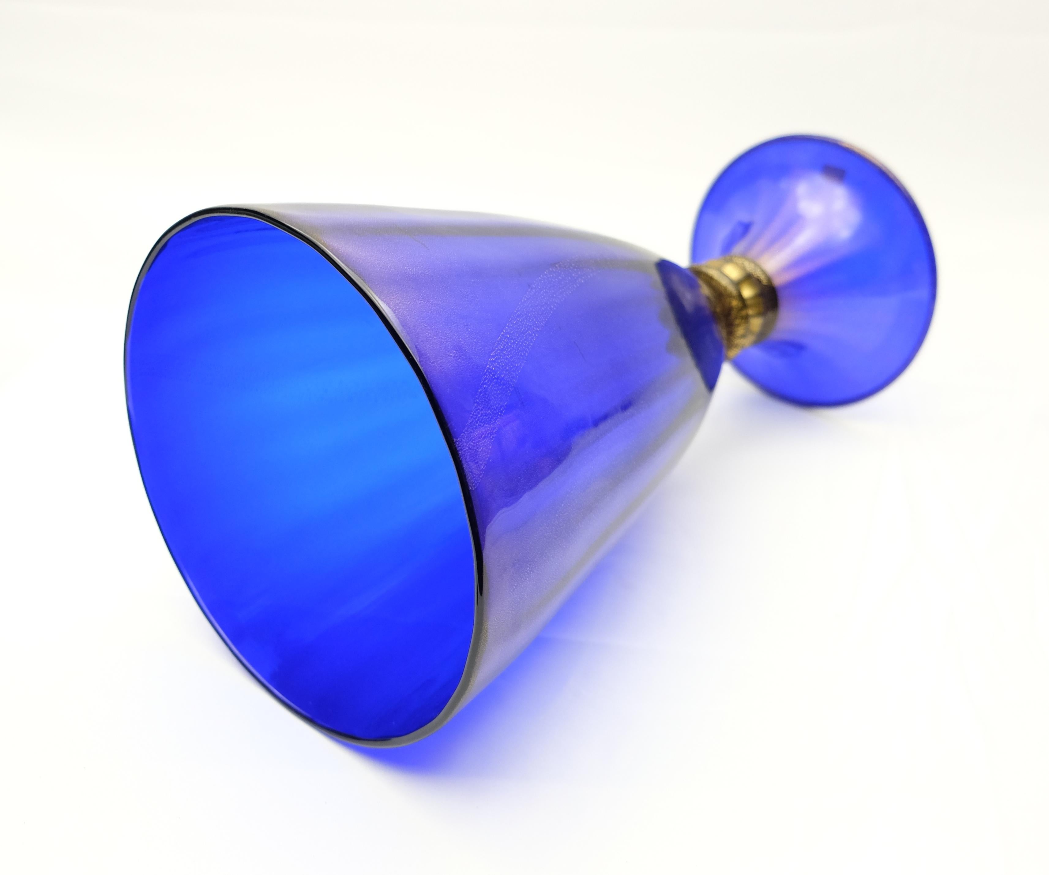 Murano Blue Glass 24-Karat Gold-Infused Vase von Gabbiani Venezia:: Italien im Angebot 6