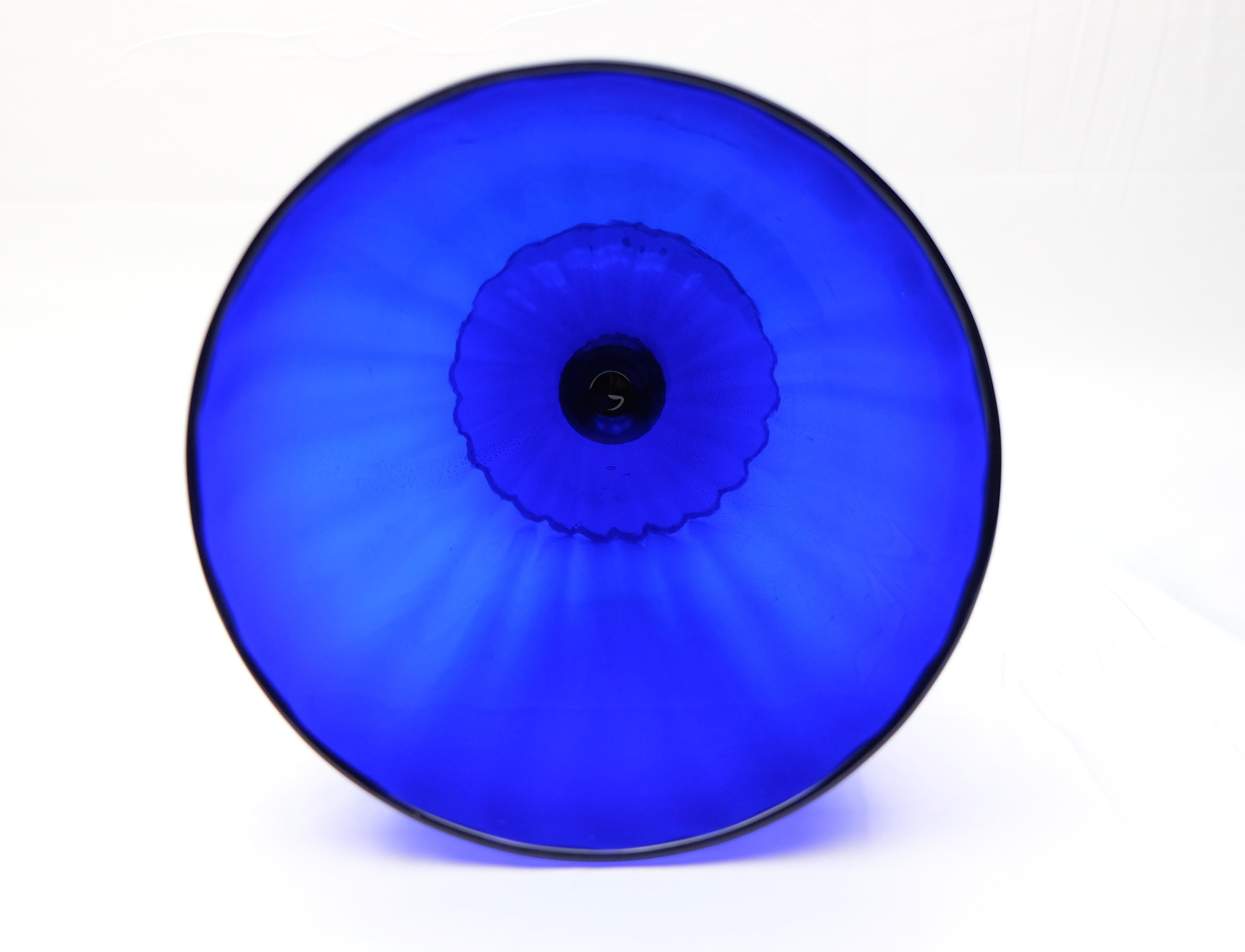 Murano Blue Glass 24-Karat Gold-Infused Vase von Gabbiani Venezia:: Italien im Angebot 7