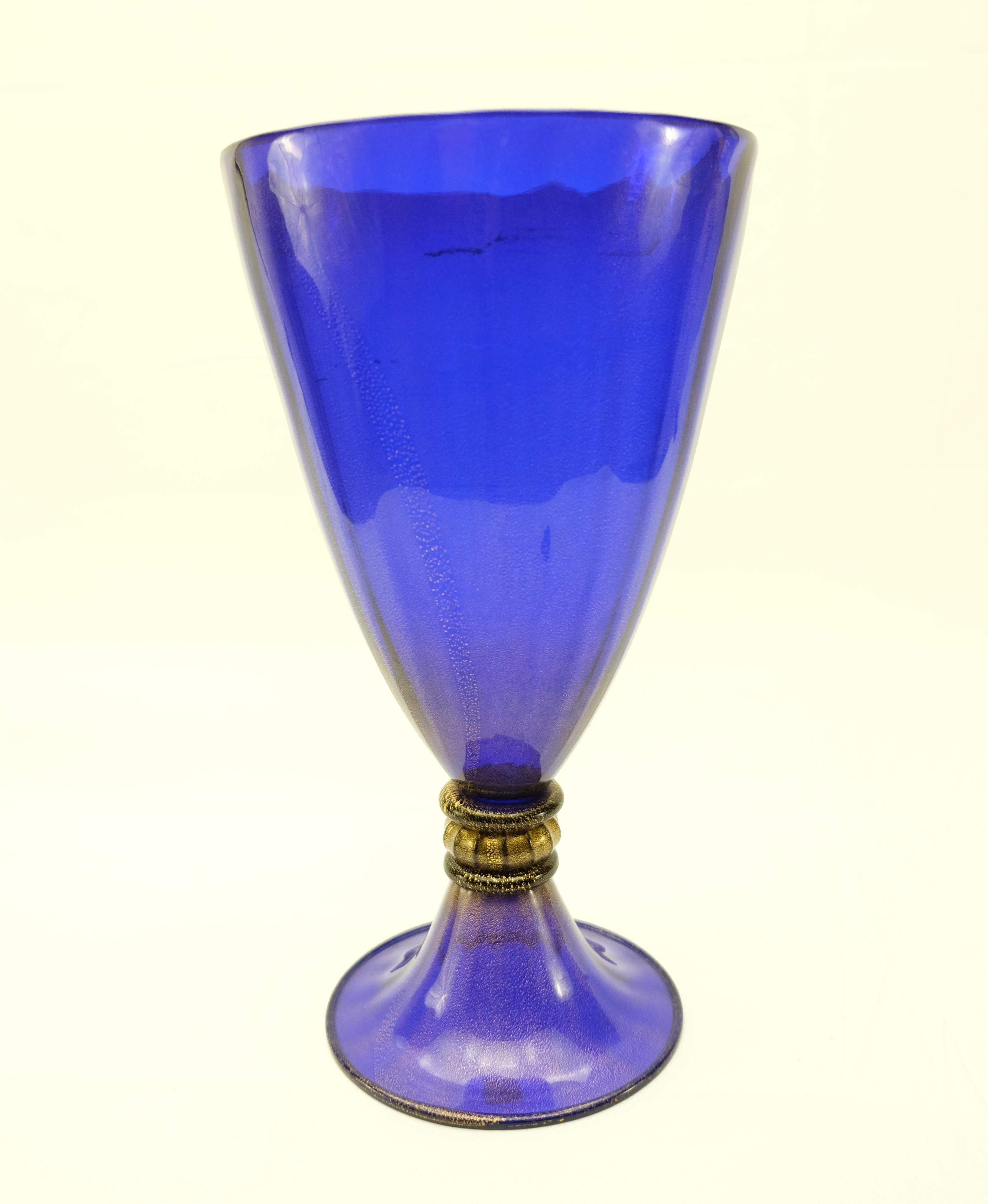 Murano Blue Glass 24-Karat Gold-Infused Vase von Gabbiani Venezia:: Italien (Neoklassisch) im Angebot