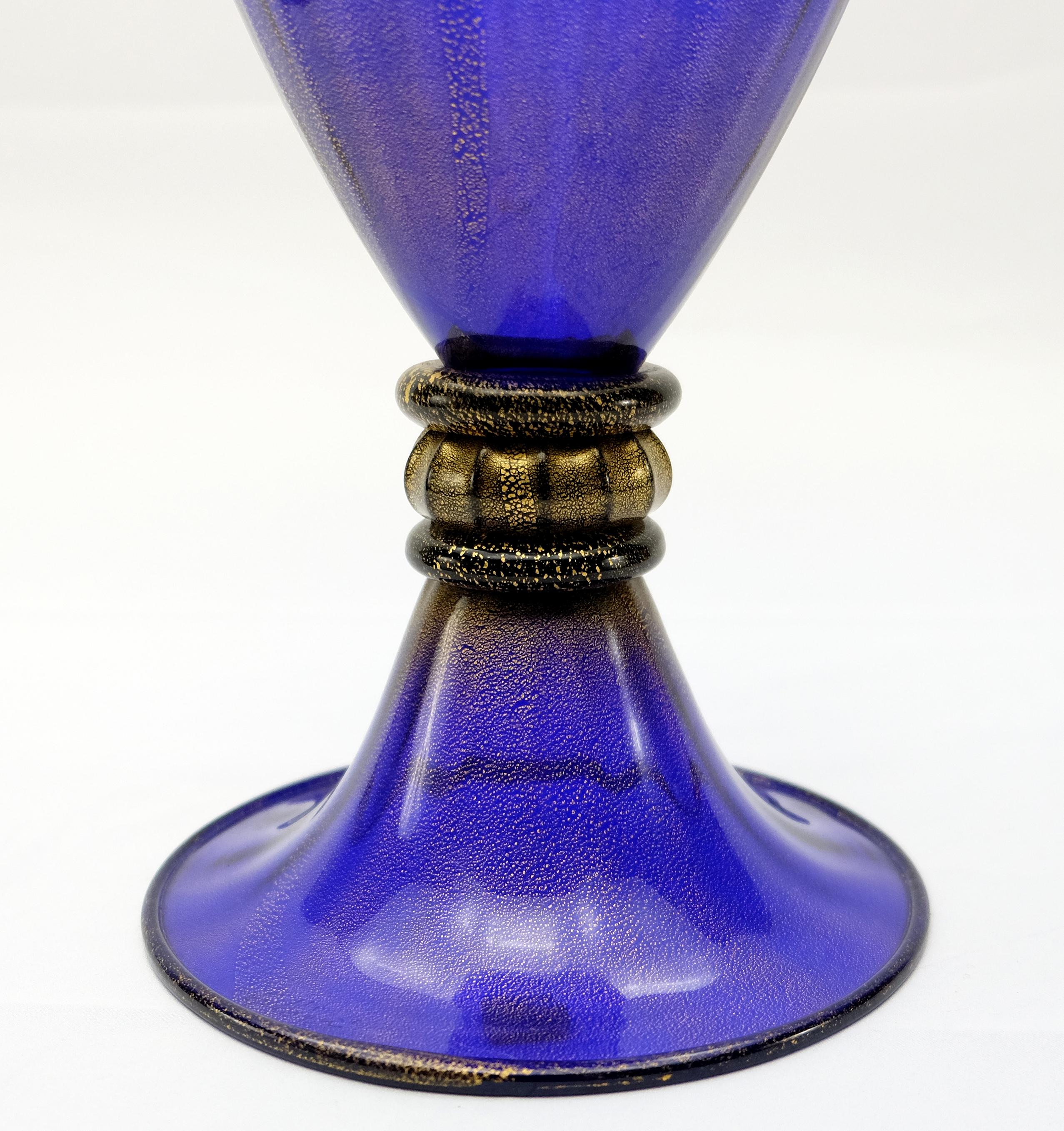 Murano Blue Glass 24-Karat Gold-Infused Vase von Gabbiani Venezia:: Italien (Glaskunst) im Angebot