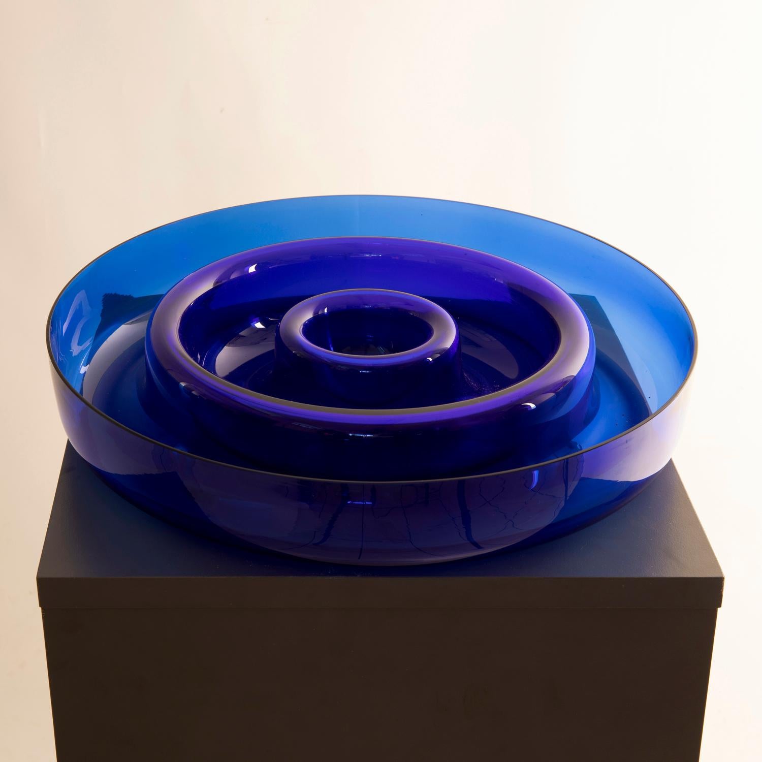 Vistosi Mod 642 bis, cobalt blue centrepiece in Murano glass. Designed by Centro Stile Vistosi in 1974.