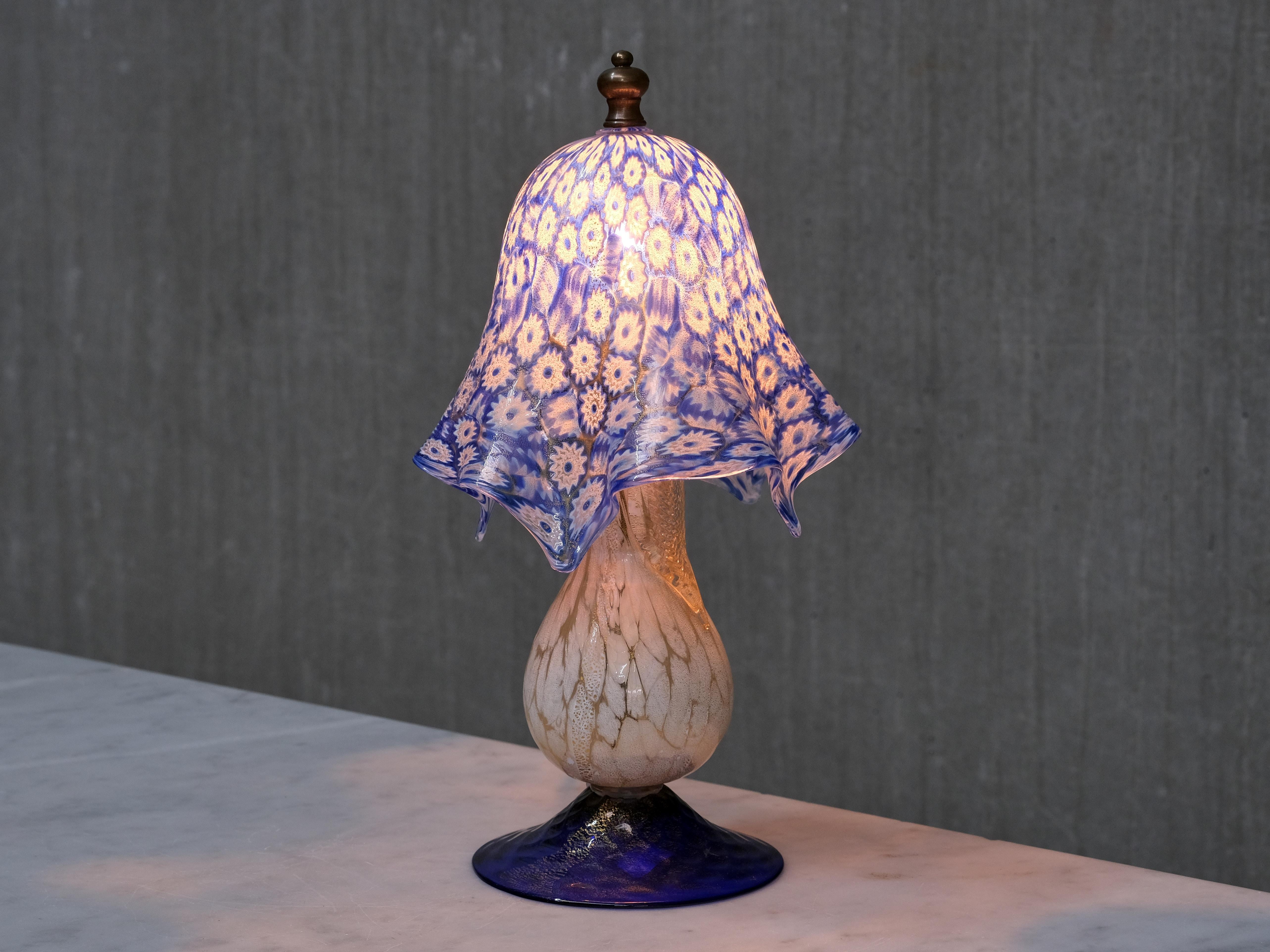 Lámpara de cristal Millefiori azul de Murano con base dorada, Italia, años 70 en venta 3