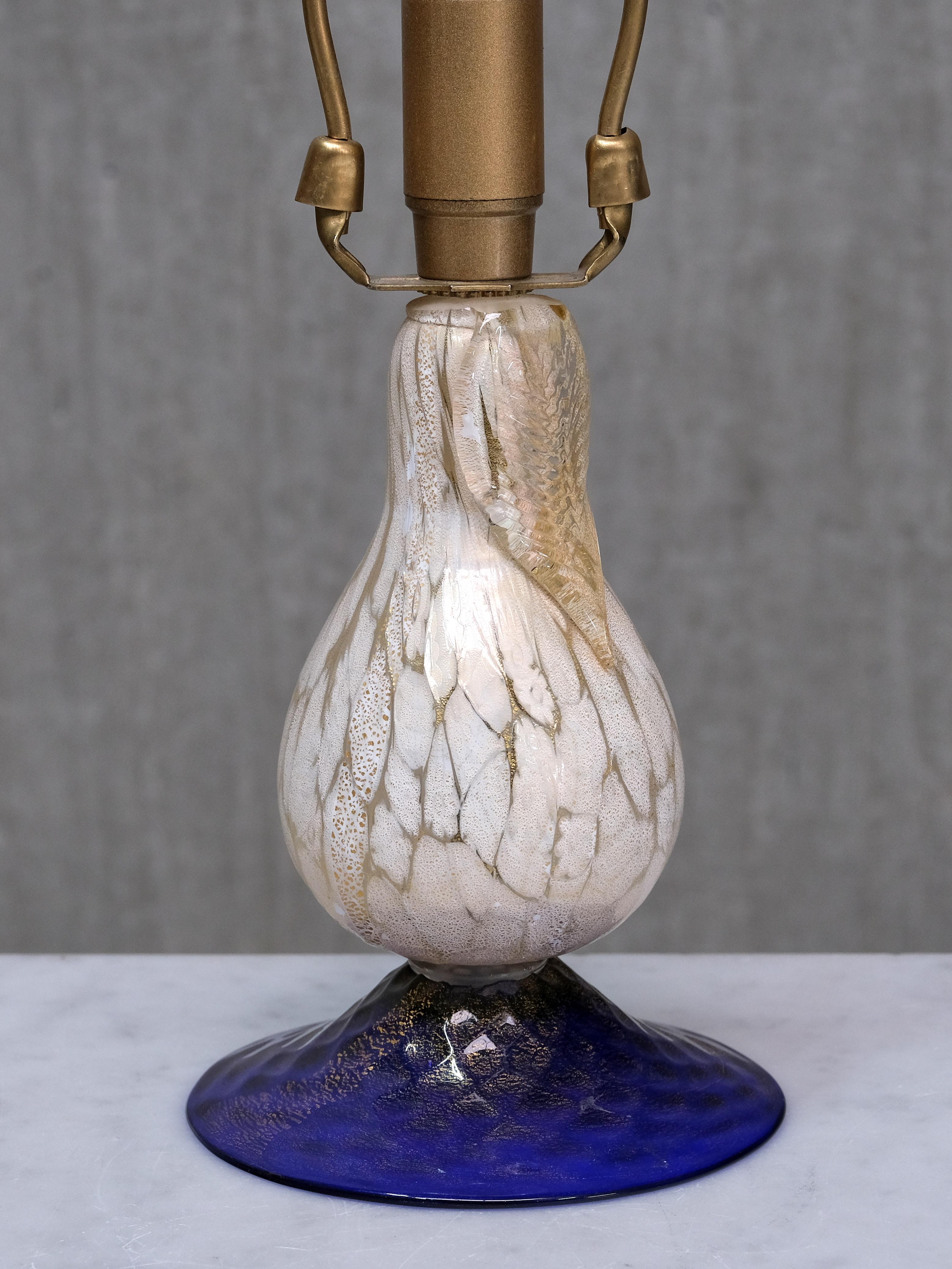 Lámpara de cristal Millefiori azul de Murano con base dorada, Italia, años 70 en venta 5