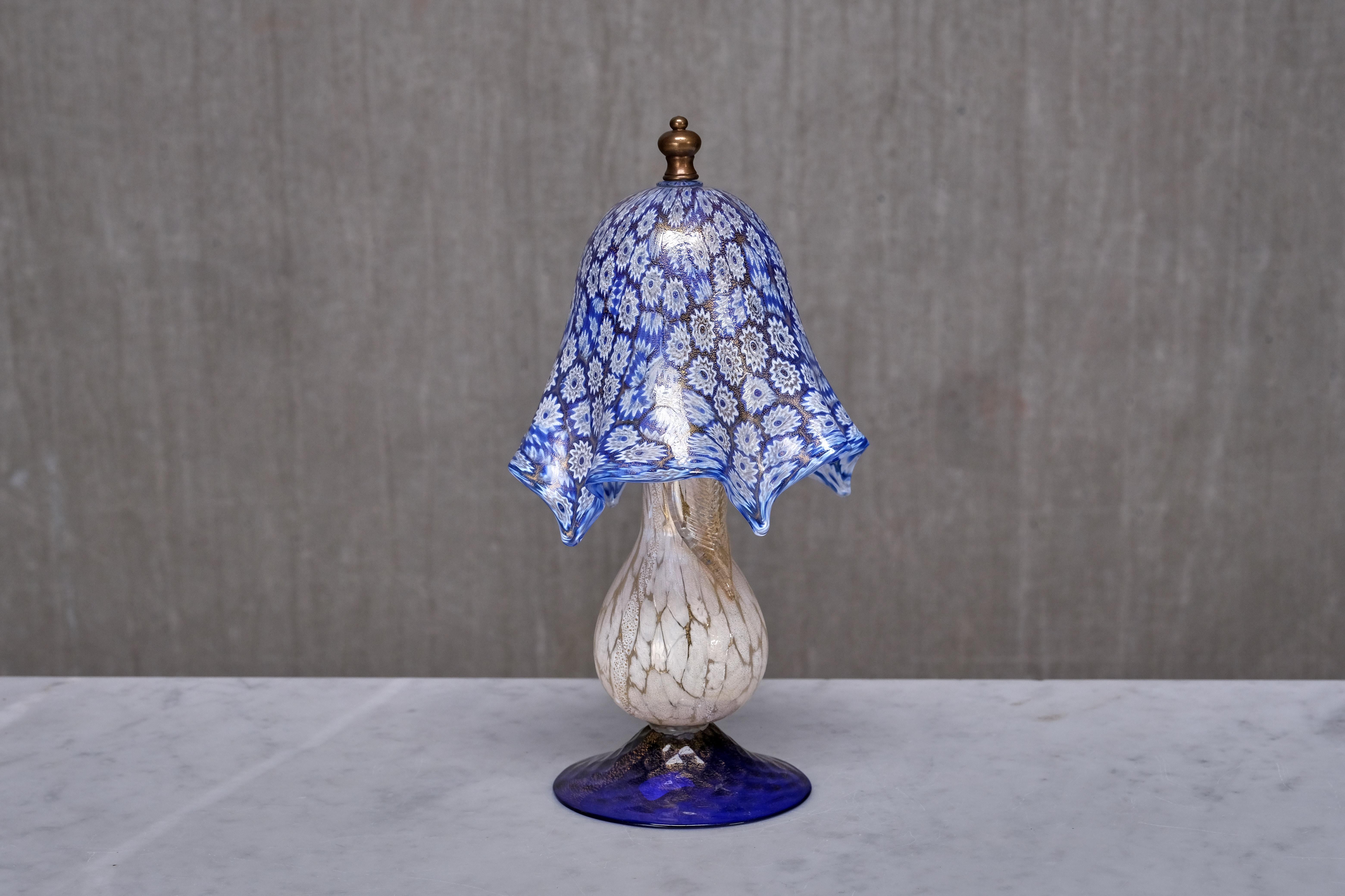 Lámpara de cristal Millefiori azul de Murano con base dorada, Italia, años 70 en venta 6