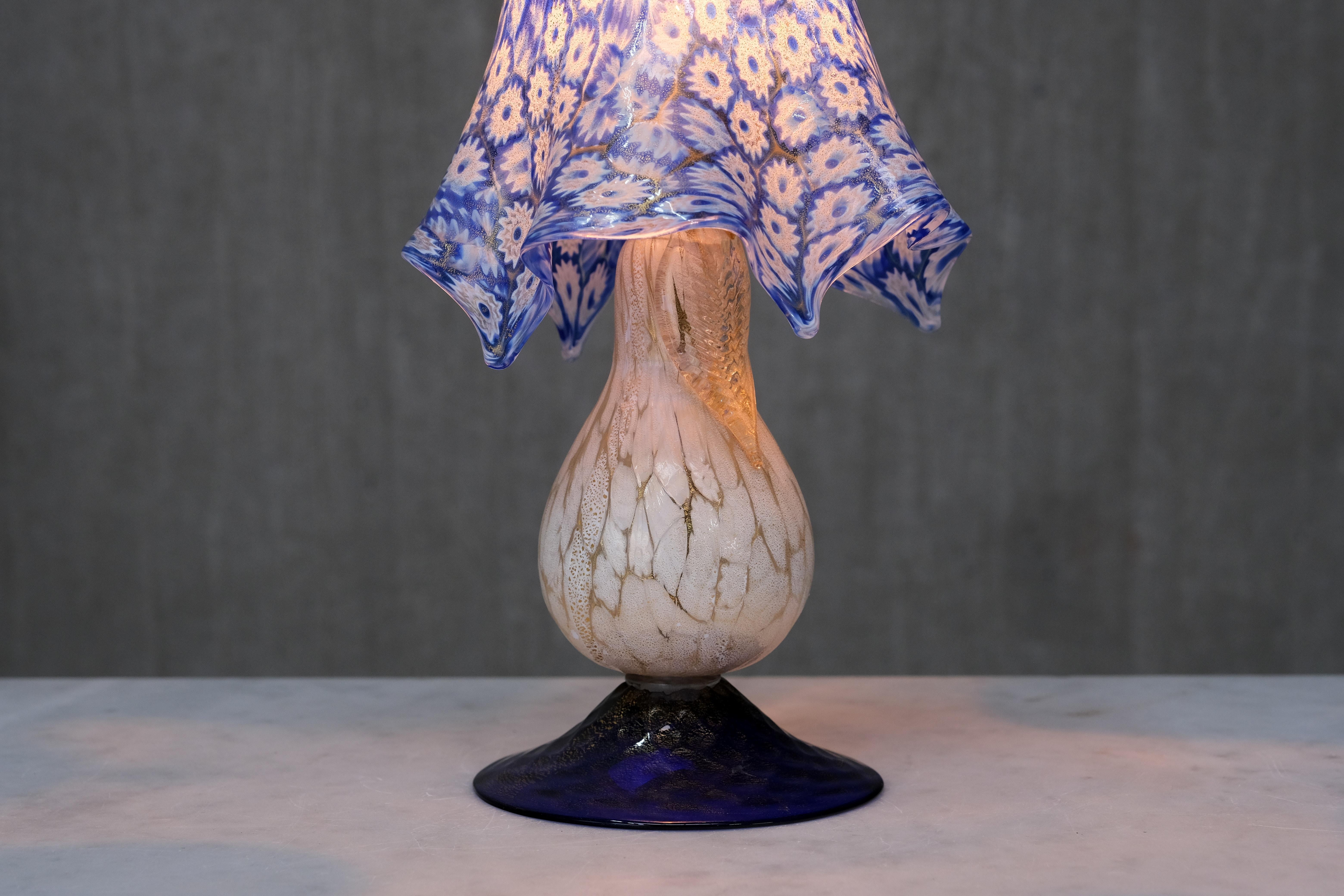 Lámpara de cristal Millefiori azul de Murano con base dorada, Italia, años 70 en Bueno estado para la venta en The Hague, NL