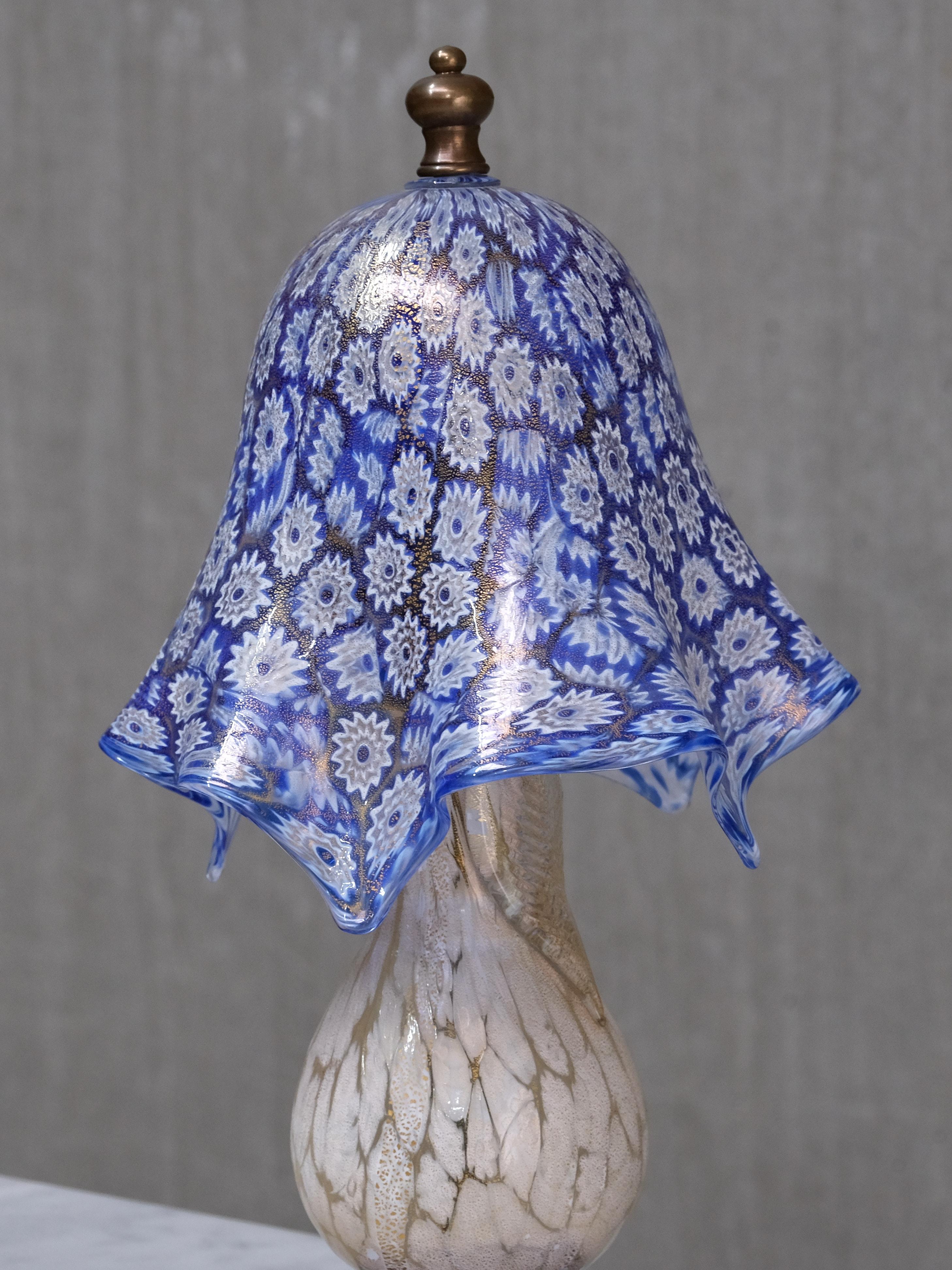 Lámpara de cristal Millefiori azul de Murano con base dorada, Italia, años 70 en venta 1