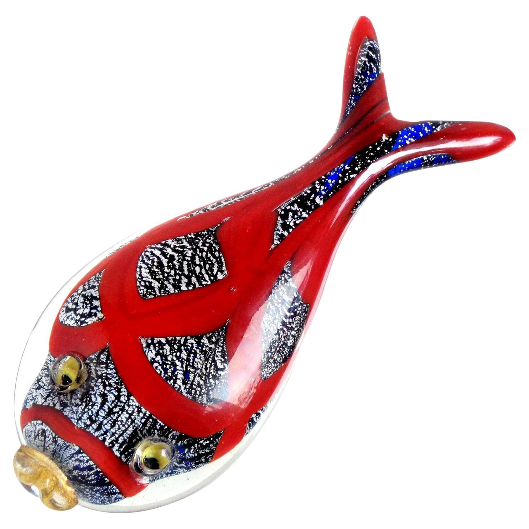 Sculpture de presse-papiers en verre d'art italien de Murano en forme de poisson, bleu, rouge, or et mouchetures d'argent