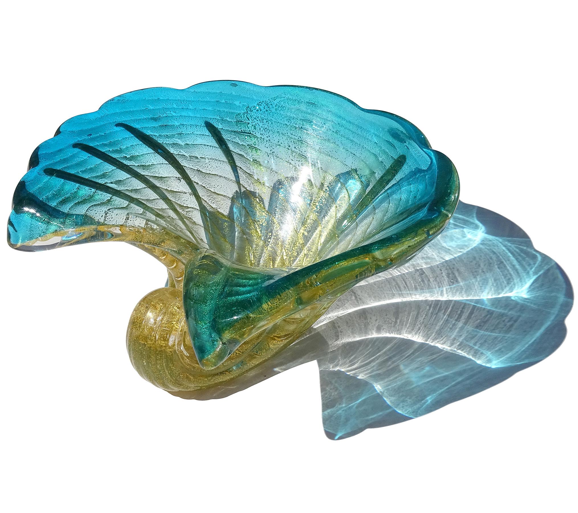 Cuenco de concha de Murano de vidrio artístico italiano con borde azul y motas doradas Italiano en venta