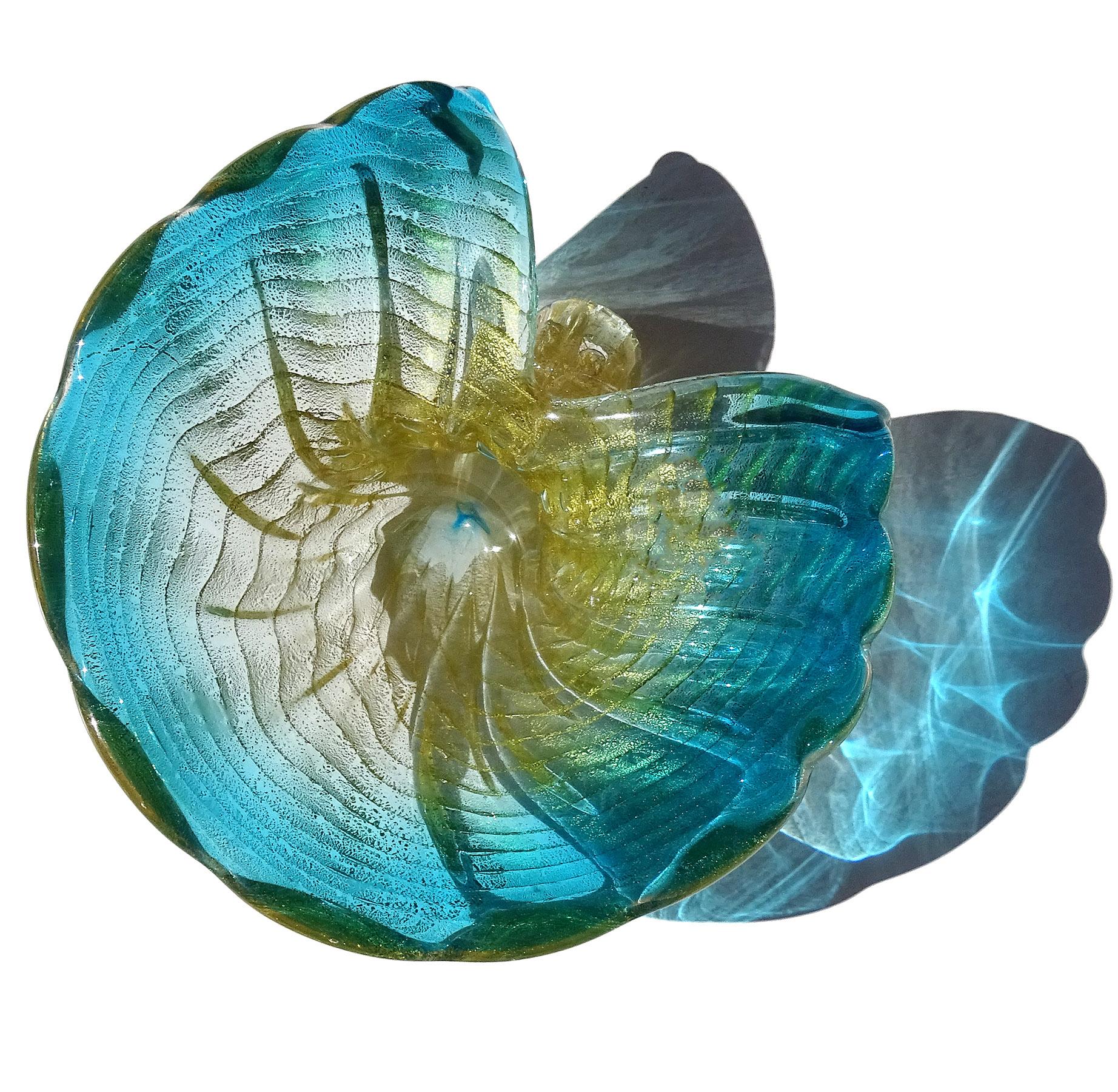 Cuenco de concha de Murano de vidrio artístico italiano con borde azul y motas doradas Hecho a mano en venta