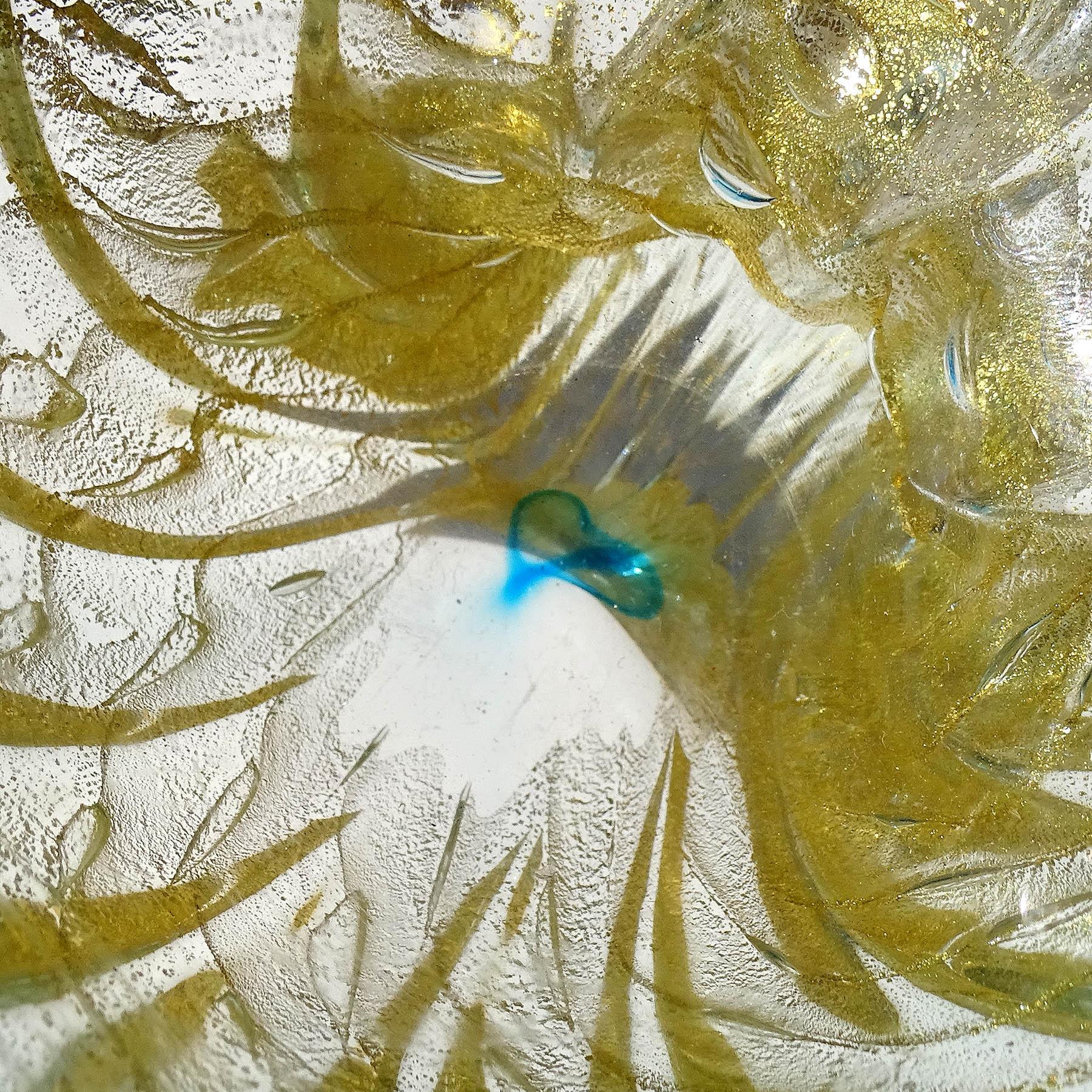 Cuenco de concha de Murano de vidrio artístico italiano con borde azul y motas doradas siglo XX en venta