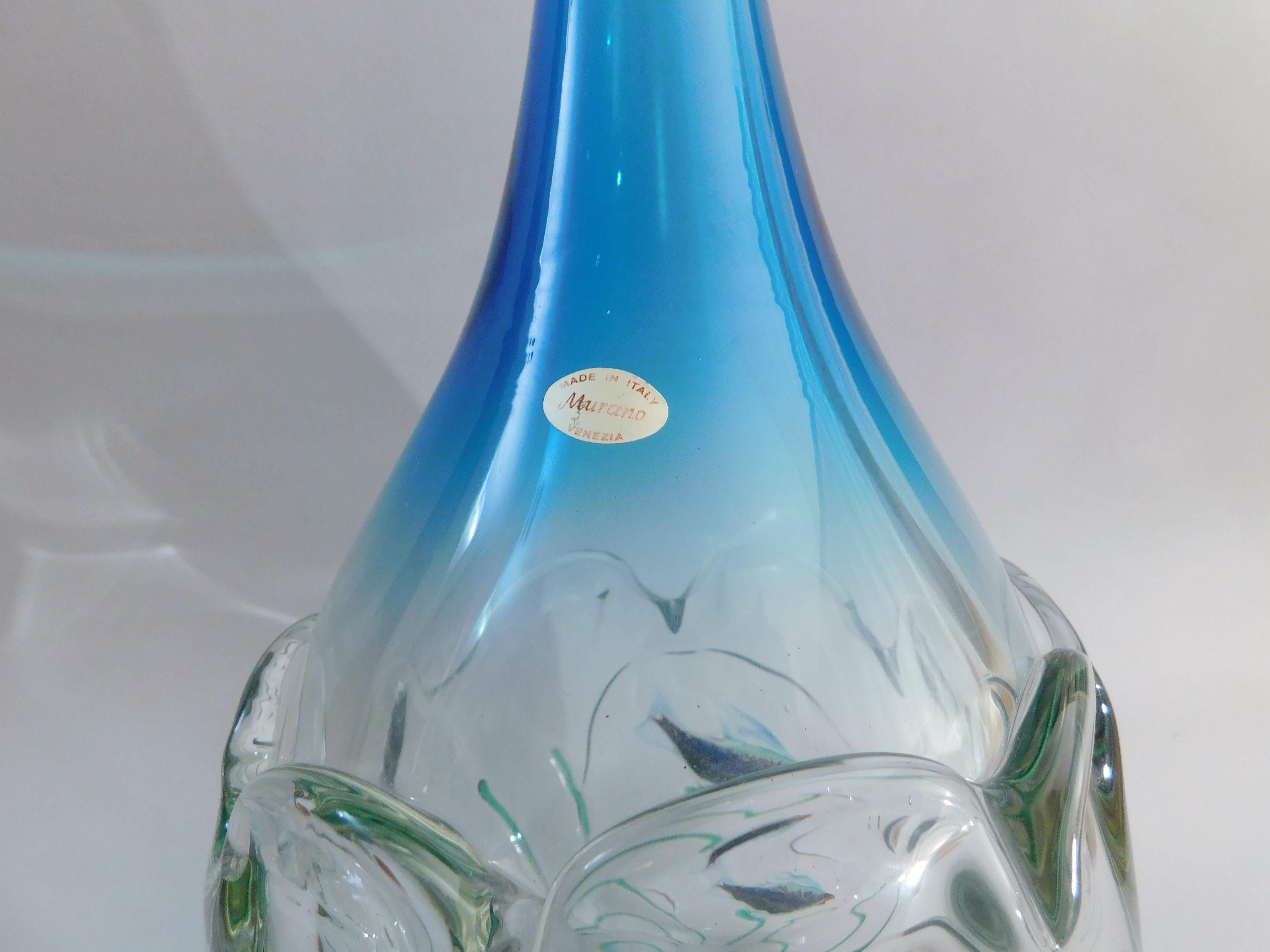 XX secolo Vaso blu di Murano con pesce di Sergio Costantini in vendita