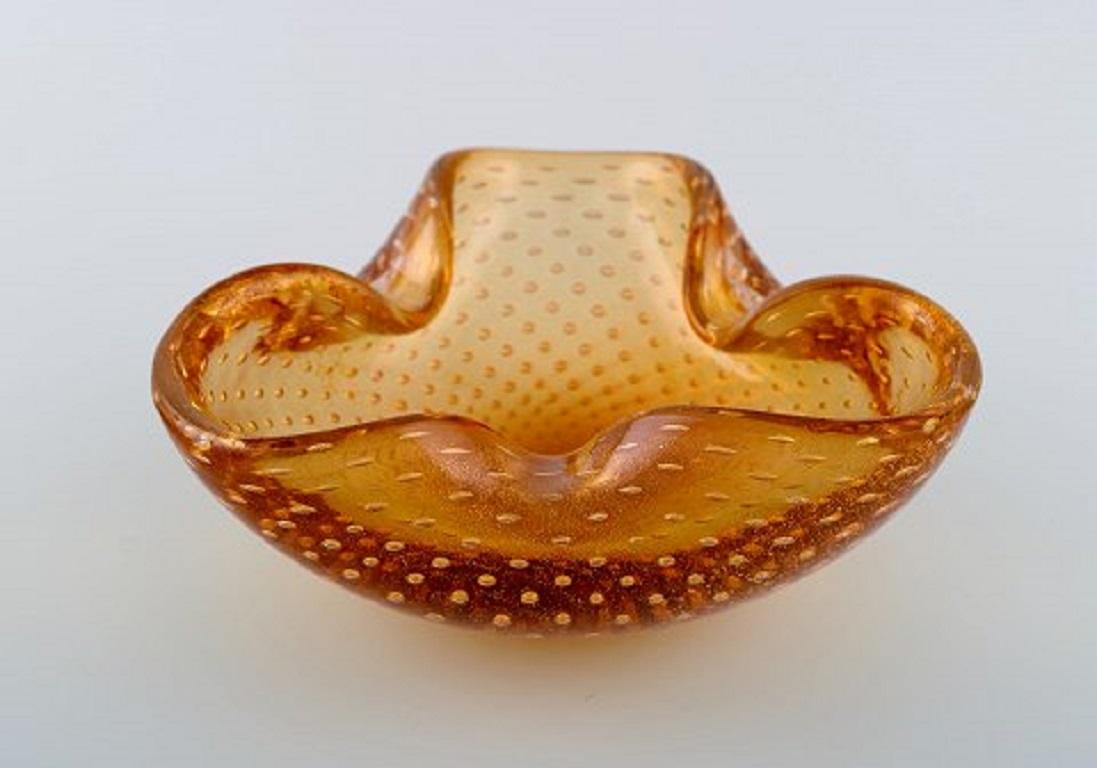 Mid-Century Modern Murano Bowl in Amber Colored Mouth-Blown Art Glass with Inlaid Air Bubbles For Sale