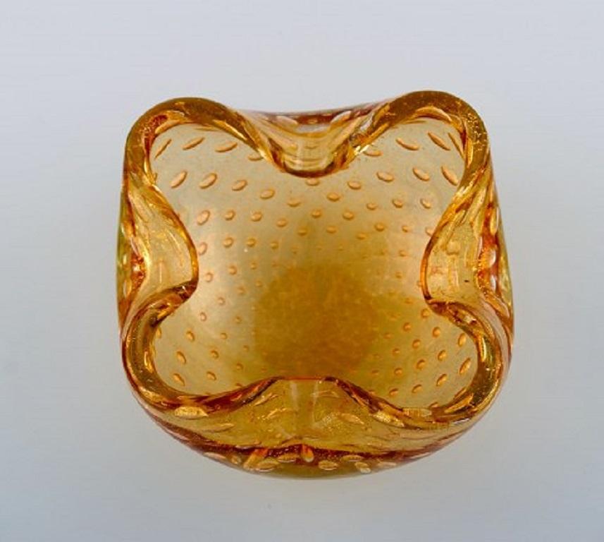 Mid-Century Modern Murano Bowl in Amber Colored Mouth-Blown Art Glass with Inlaid Air Bubbles For Sale