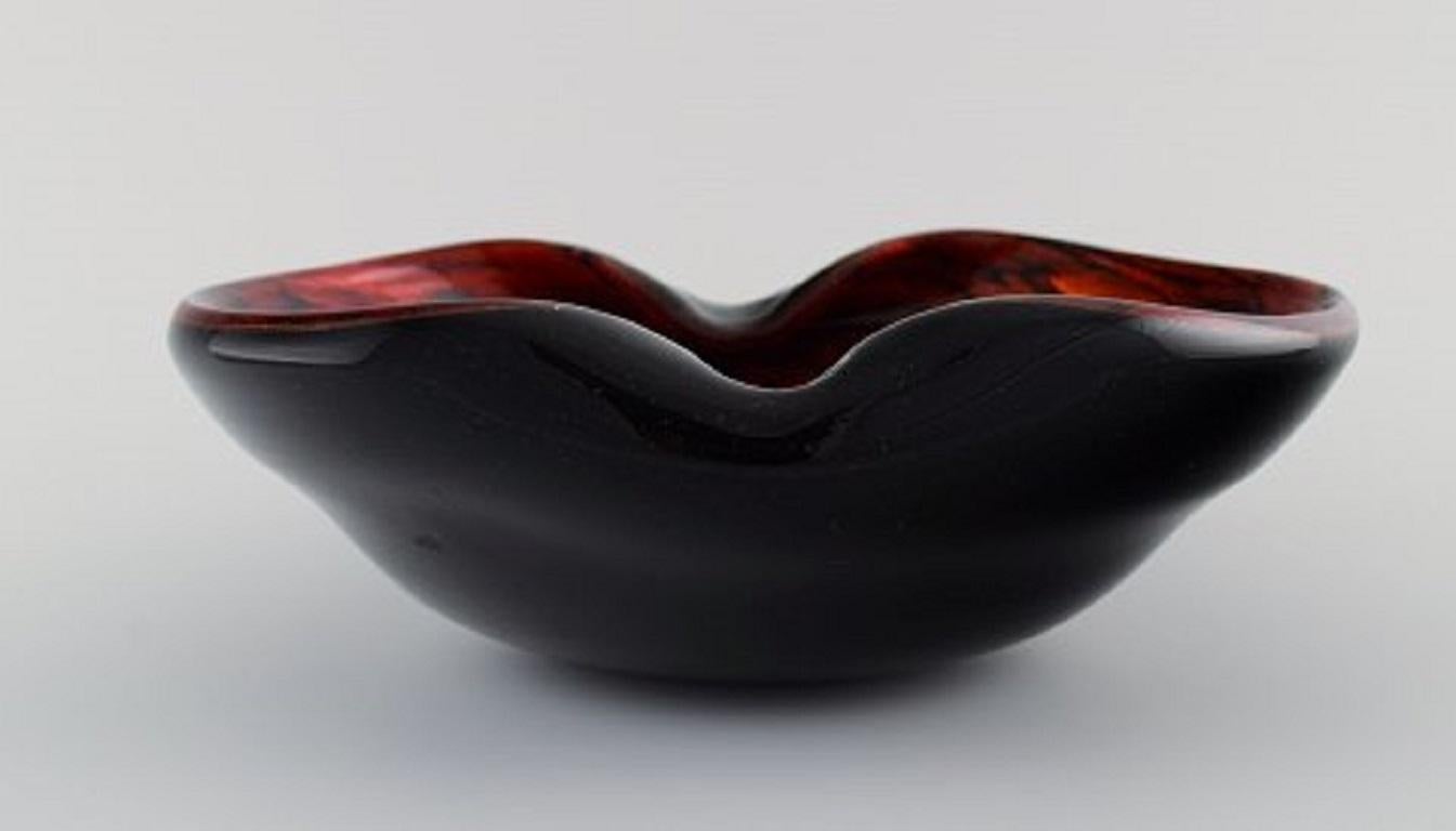 Murano Bowl in Black and Red Mouth Blown Art Glass, Italian Design, 1960s In Excellent Condition In Copenhagen, DK