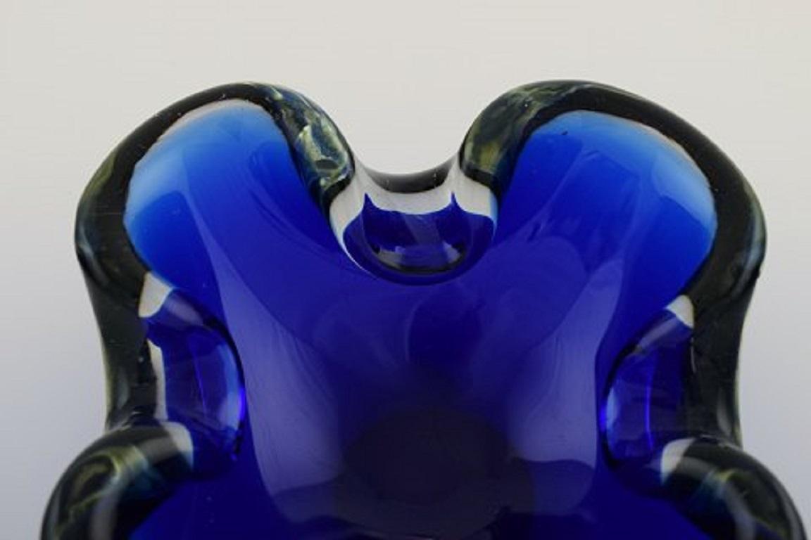 Mid-20th Century Murano Bowl in Blue Mouth Blown Art Glass. Italian Design, 1960s For Sale