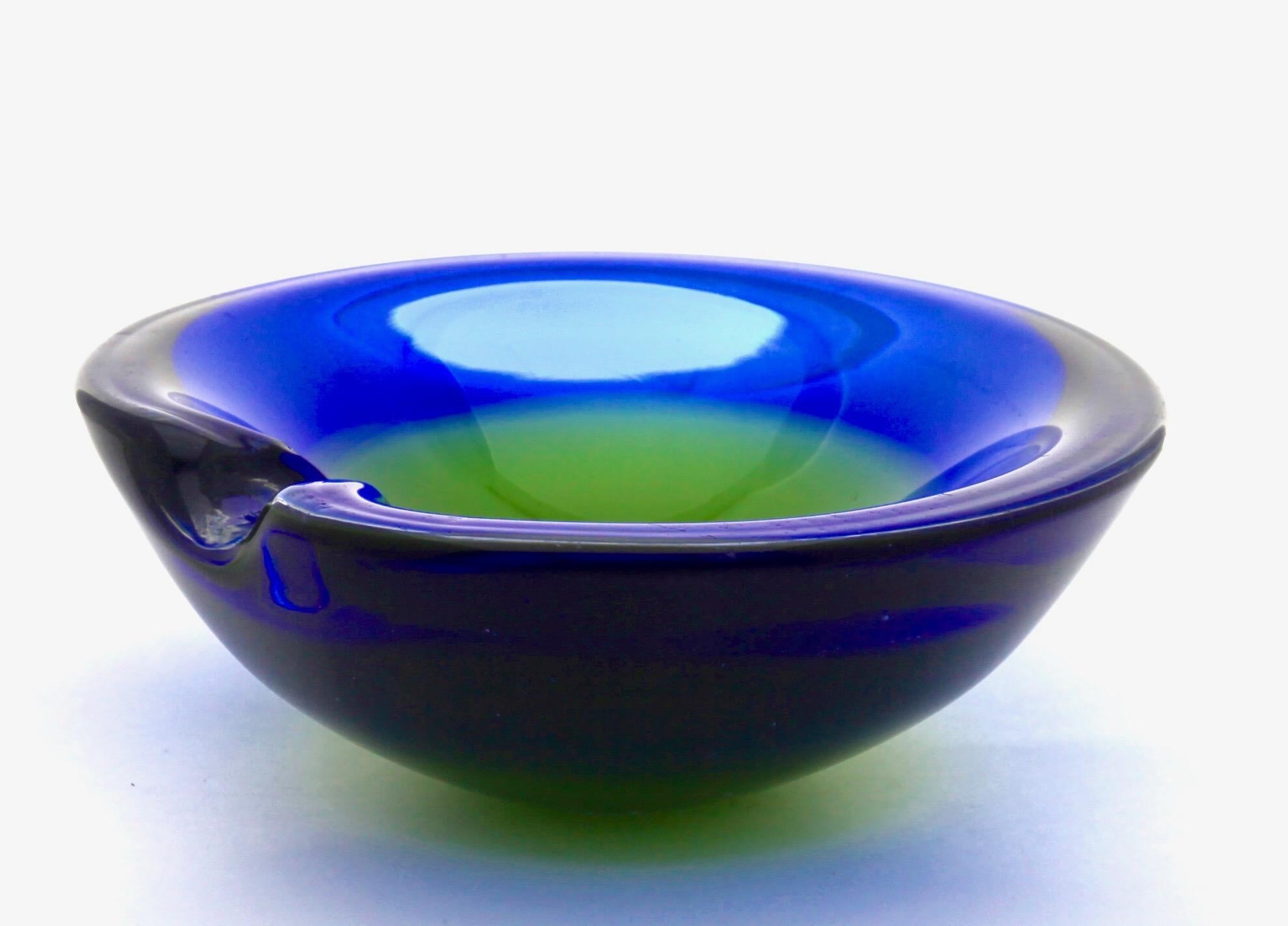 Murano Bowl in Cobalt Blue Mouth Blown Art Glass, Italian Design, 1960s In Good Condition In Verviers, BE