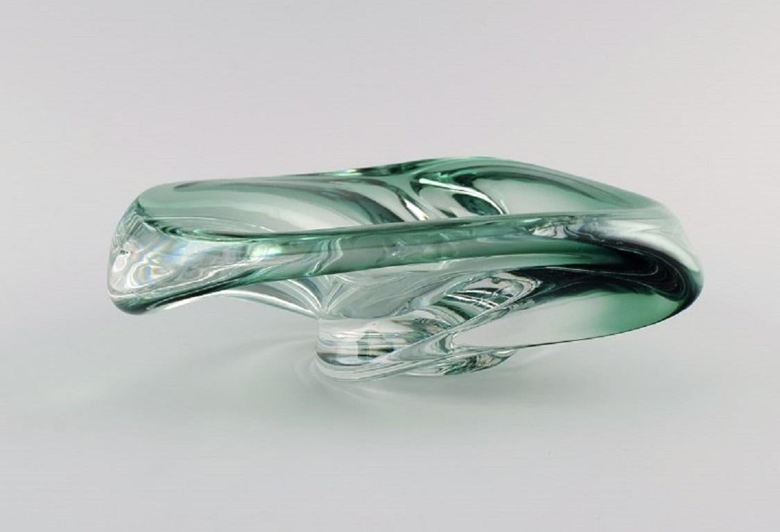 Murano Bowl in Green Mouth-Blown Art Glass, Curved Design, Italy, 1980s In Excellent Condition For Sale In Copenhagen, DK