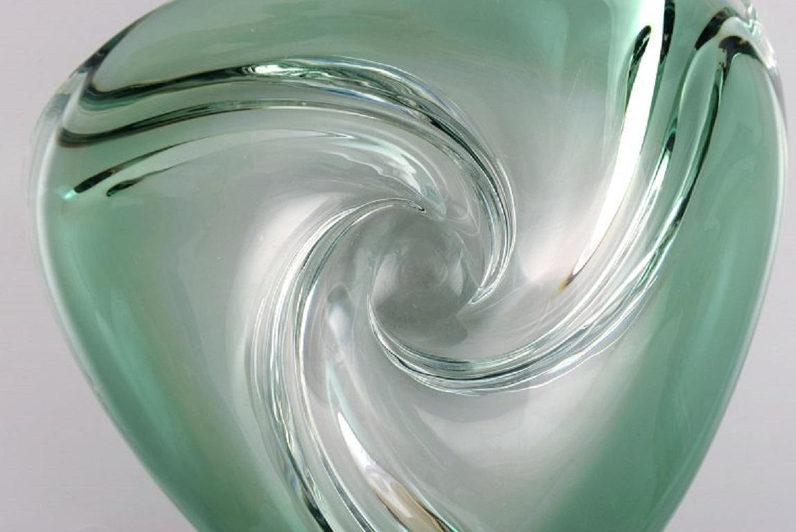 Schale aus Muranoglas mit grünem Mouth-Blown-Kunstglas, geschwungenes Design, Italien, 1980er Jahre (Ende des 20. Jahrhunderts) im Angebot
