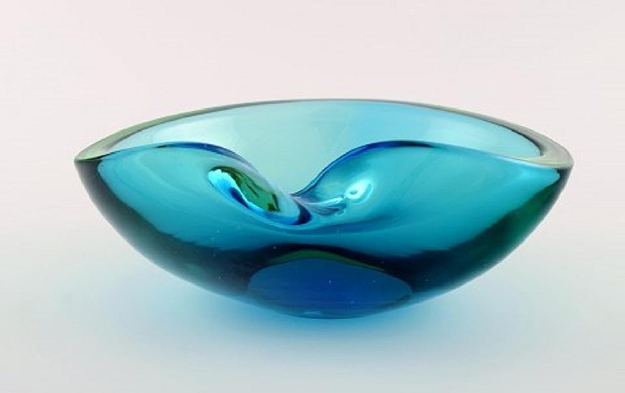 Mid-Century Modern Murano Bowl in Light Blue Mouth Blown Art Glass, Italian Design, 1960s