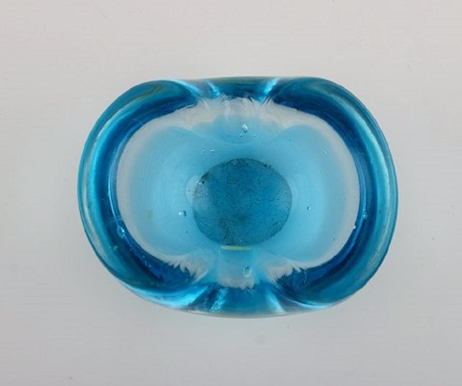 Mid-Century Modern Murano Bowl in Light Blue Mouth Blown Art Glass, Italian Design, 1960s