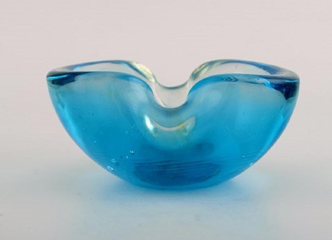 Murano Bowl in Light Blue Mouth Blown Art Glass, Italian Design, 1960s In Excellent Condition In Copenhagen, DK