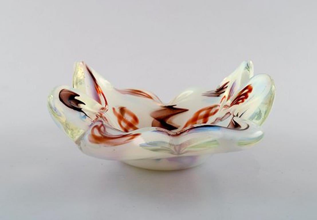 Murano, bowl in mouth blown art glass, 1960s.
In perfect condition.
Measures: 20 x 14.5 cm.