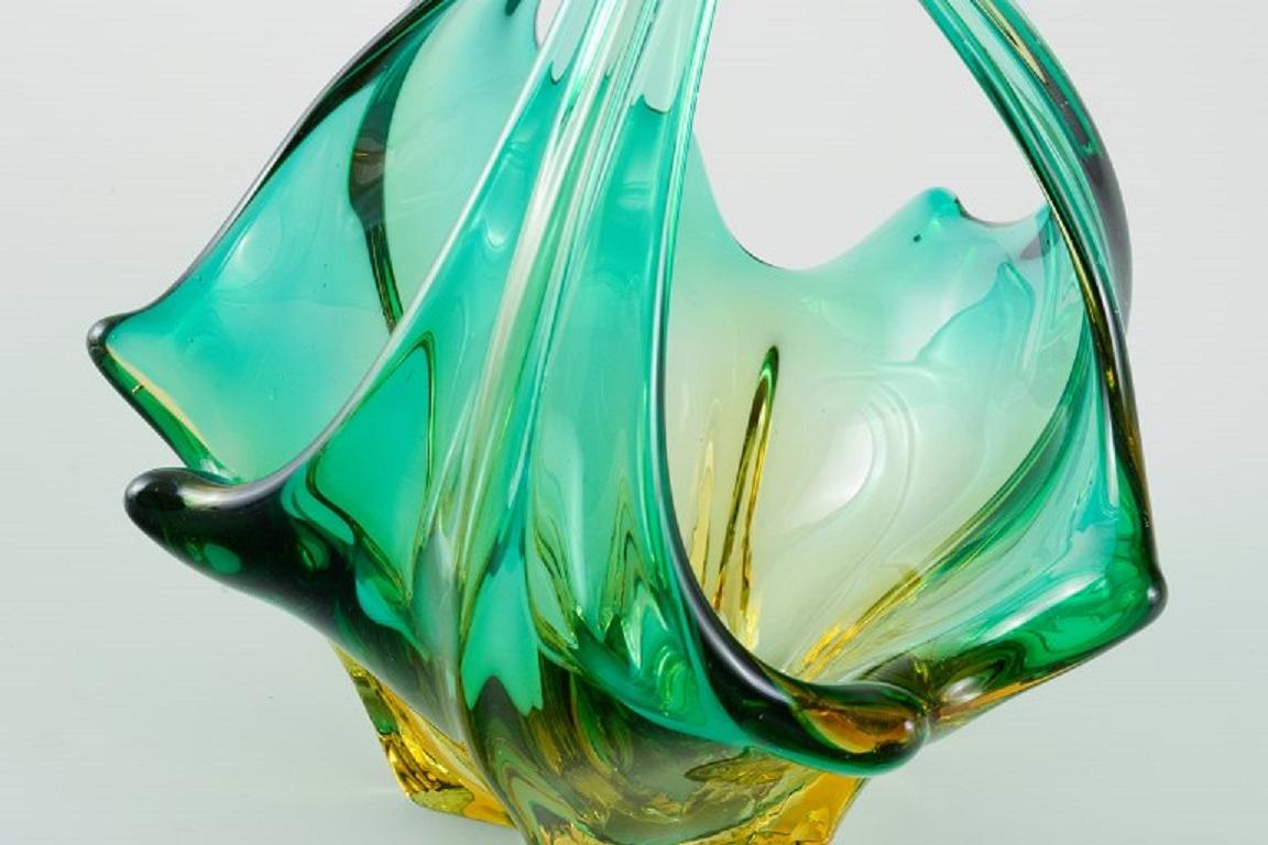 Murano Bowl in Mouth-Blown Art Glass, Green and Yellow Shades, 1960s In Excellent Condition For Sale In Copenhagen, DK