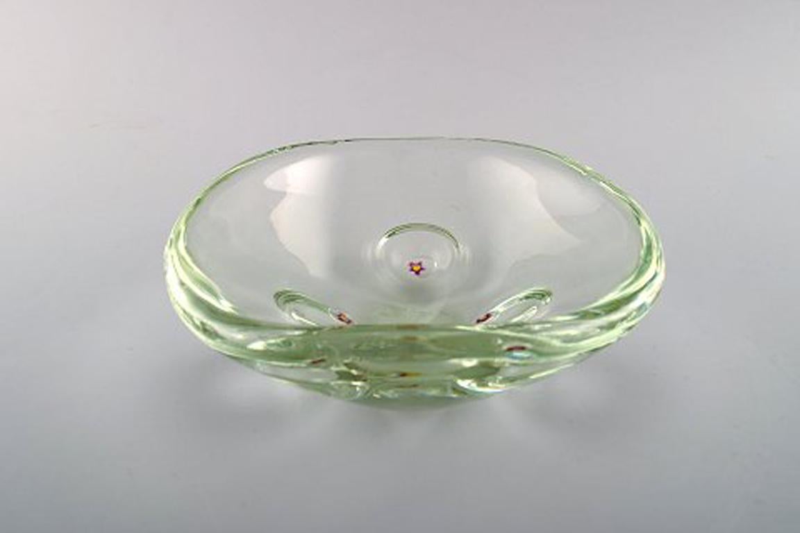Mid-Century moderno Ciotola di Murano in vetro artistico soffiato a bocca con fiori nella massa di vetro, anni '60 in vendita
