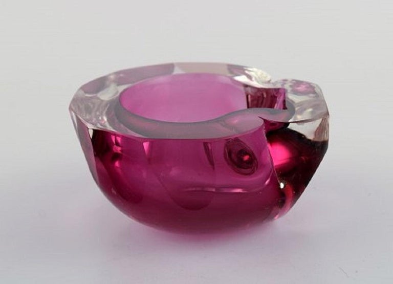 Mid-Century Modern Murano Bowl in Pink Mouth Blown Art Glass, Italian Design, 1960s For Sale