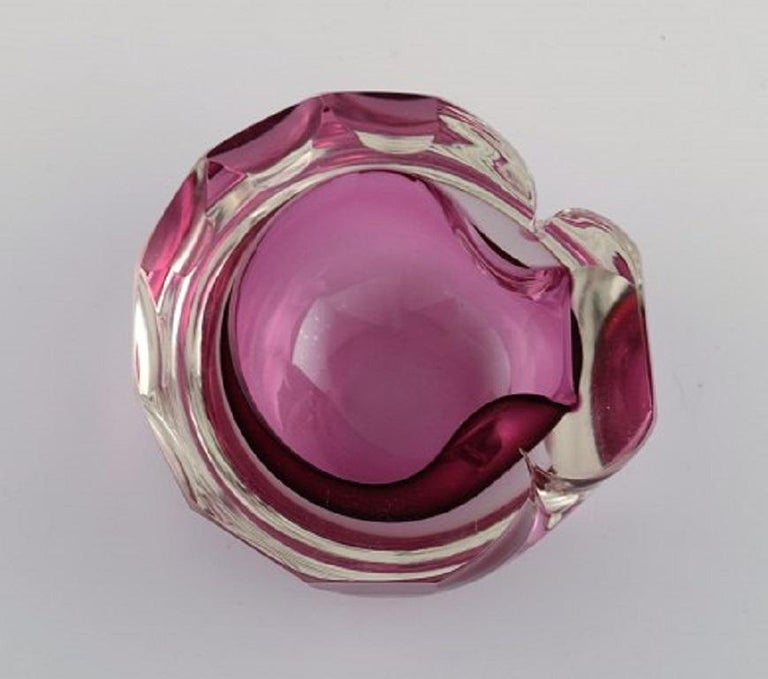 Murano Bowl in Pink Mouth Blown Art Glass, Italian Design, 1960s In Excellent Condition For Sale In Copenhagen, Denmark