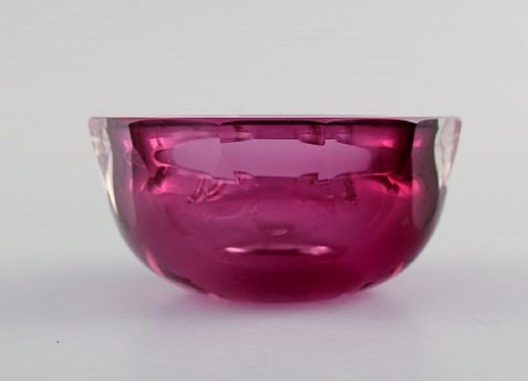 Mid-20th Century Murano Bowl in Pink Mouth Blown Art Glass, Italian Design, 1960s For Sale