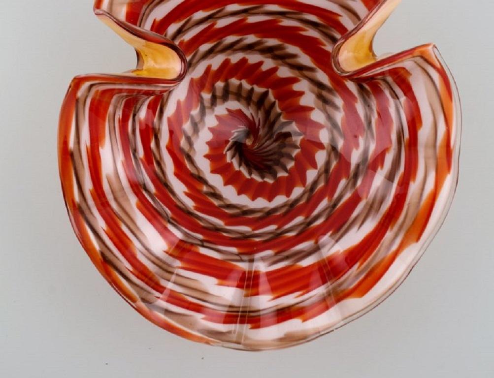 Mid-Century Modern Murano bowl in polychrome mouth blown art glass. Spiral decoration. For Sale