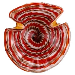 Muranoschale aus polychromem mundgeblasenem Kunstglas. Spiralförmige Dekoration.