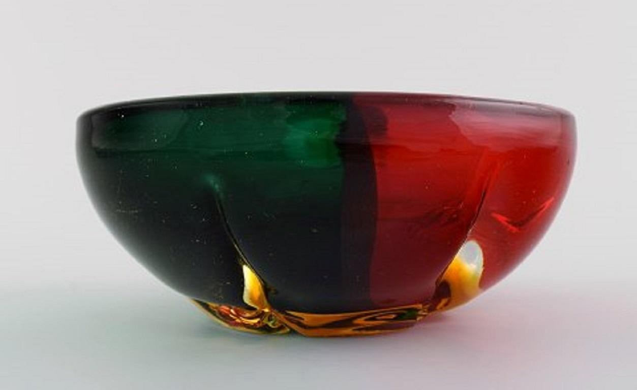 Mid-20th Century Murano Bowl in Red and Green Mouth Blown Art Glass. Italian Design, 1960s