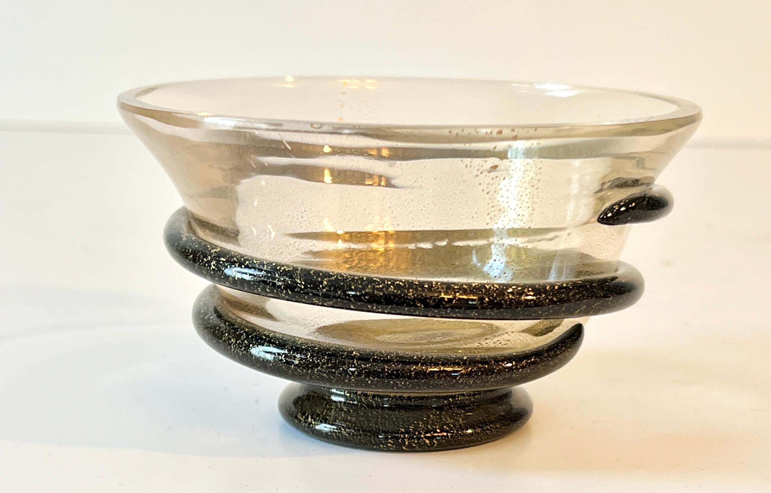 italien Bol Murano avec spirale sombre de mouchetures Brown et Gold en vente