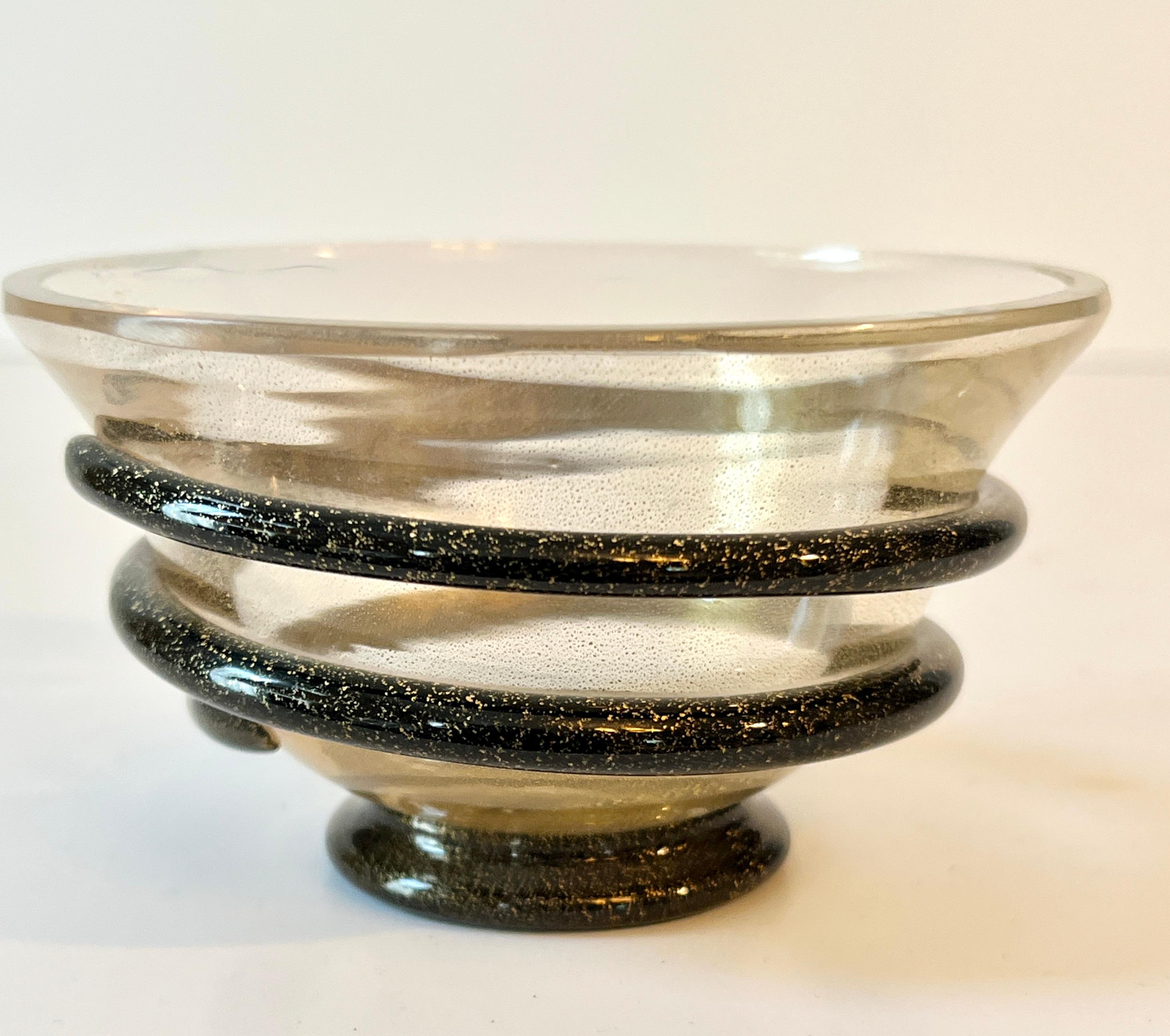 Bol Murano avec spirale sombre de mouchetures Brown et Gold Bon état - En vente à Los Angeles, CA
