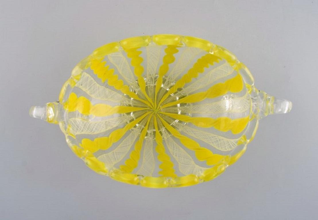 Schale aus Muranoglas mit Griffen aus mundgeblasenem Kunstglas, 1960er Jahre (Glaskunst) im Angebot